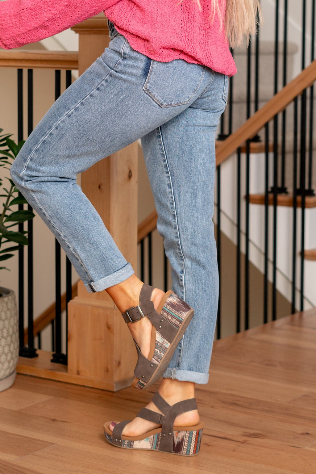 KanCan Jeans   Introducing the Lunda Mid Rise Slim Boyfriend jeans – a perfect blend of comfort and style. These jeans feature a comfortable mid-rise, a modern slim boyfriend fit, and a medium stone wash for a timeless look. The added comfort stretch ensures all-day ease, while the patched wash detail, 3D whiskers, and single roll cuff add distinctive touches.