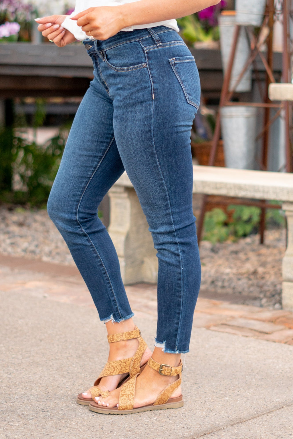 KanCan Jeans Color: Dark Wash Cut: Skinny, 27" Inseam* Rise: Mid-Rise, 9" Front Rise* 74% COTTON, 10% RAYON, 15% POLYESTER, 1% SPANDEX Stitching: Classic Fly: Zipper Style #: KC20009D Contact us for any additional measurements or sizing.  *Measured on the smallest size, measurements may vary by size.  Jacquelyn wears a size 25 in jeans, a small in tops, and 6.5 in shoes. She is wearing size 25 in these jeans.
