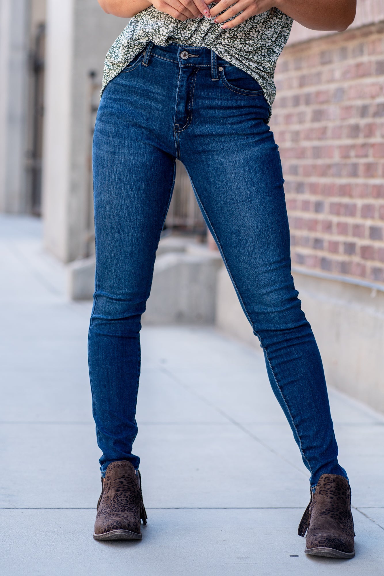 KanCan Jeans  KanCan Stretch Level: Stretchy Color: Dark Wash Cut: Skinny, 29.5" Inseam* Rise: High-Rise, 9.75" Front Rise* 67% COTTON, 25% POLYESTER, 7% RAYON, 1% SPANDEX Stitching: Classic Fly: Zipper Style #: KC7092HD *Measured on the smallest size, measurements may vary by size.  Contact us for any additional measurements or sizing.