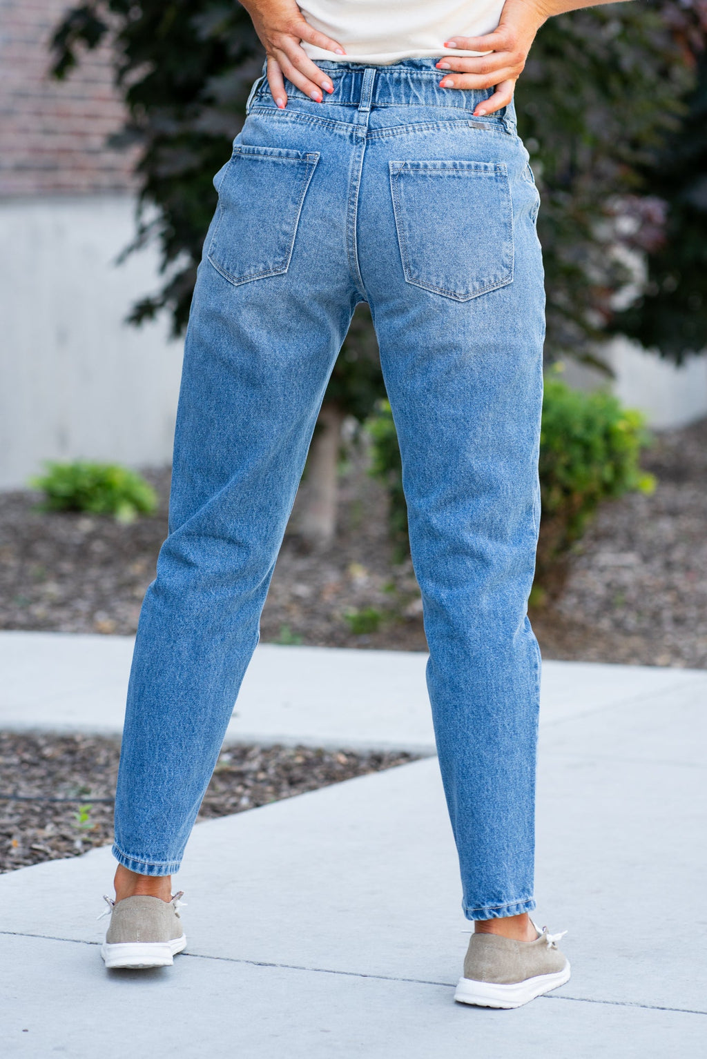 KanCan Jeans  With a high waist straight fit, these will be your go-to jeans that will never go out of style.  Color: Medium Blue  Cut: Straight Fit, 28.5" Inseam* Rise: High-Rise, 11.5" Front Rise* 100% COTTON Fly: Zipper  Style #: KC7991M Contact us for any additional measurements or sizing.  *Measured on the smallest size, measurements may vary by size.