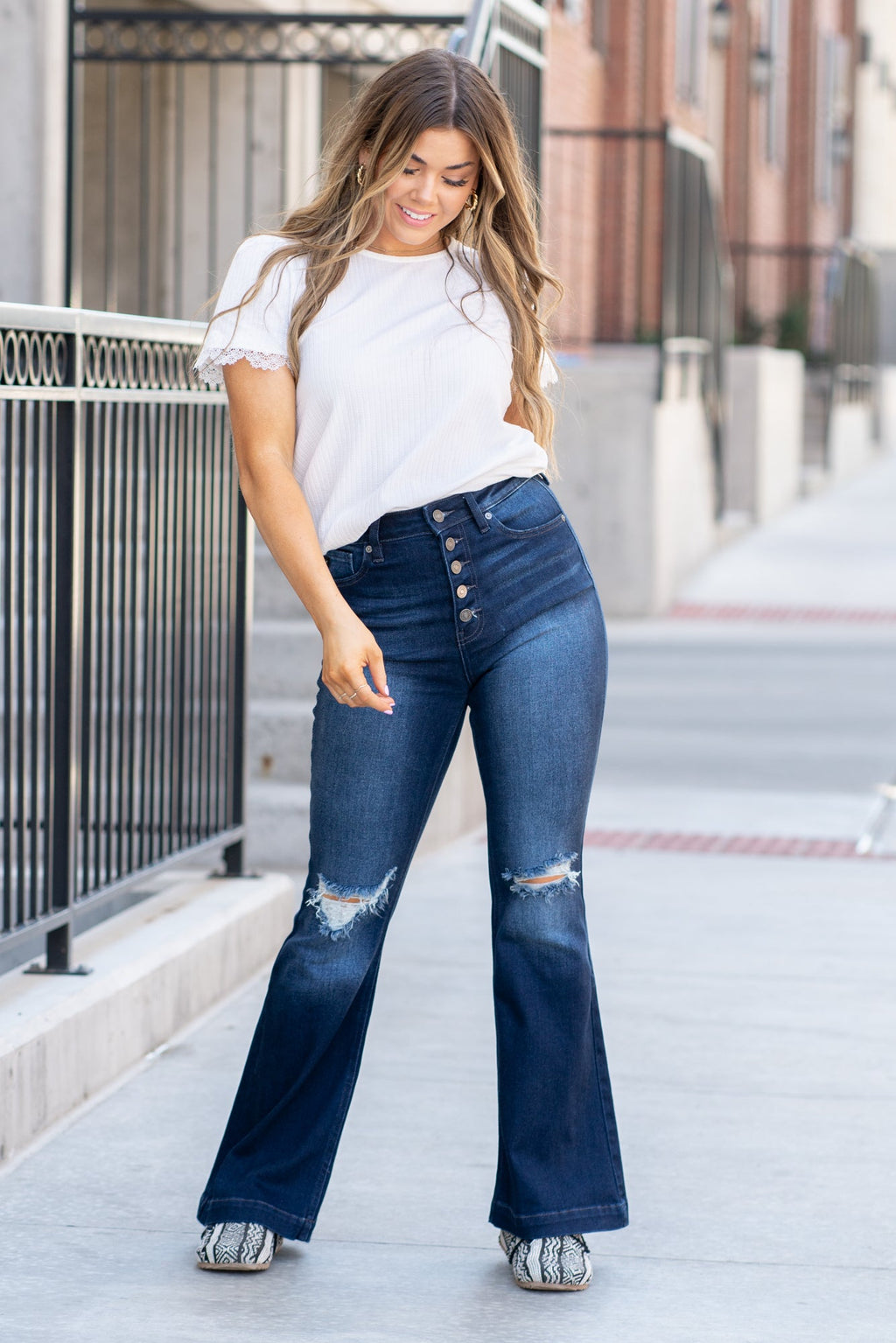 KanCan Jeans  Collection: Core Style Skinny, 31" Inseam  High Rise, 11.5" Front Rise Medium Blue Wash  95% COTTON, 4% POLYESTER, 1% LYCRA Fly: Exposed Button Fly Style #: KC8596D-PT Contact us for any additional measurements or sizing.  *Measured on the smallest size, measurements may vary by size.  Jacquelyn wears a size 25 in jeans, a small in tops, and 6.5 in shoes. She is wearing a size small in these overalls.
