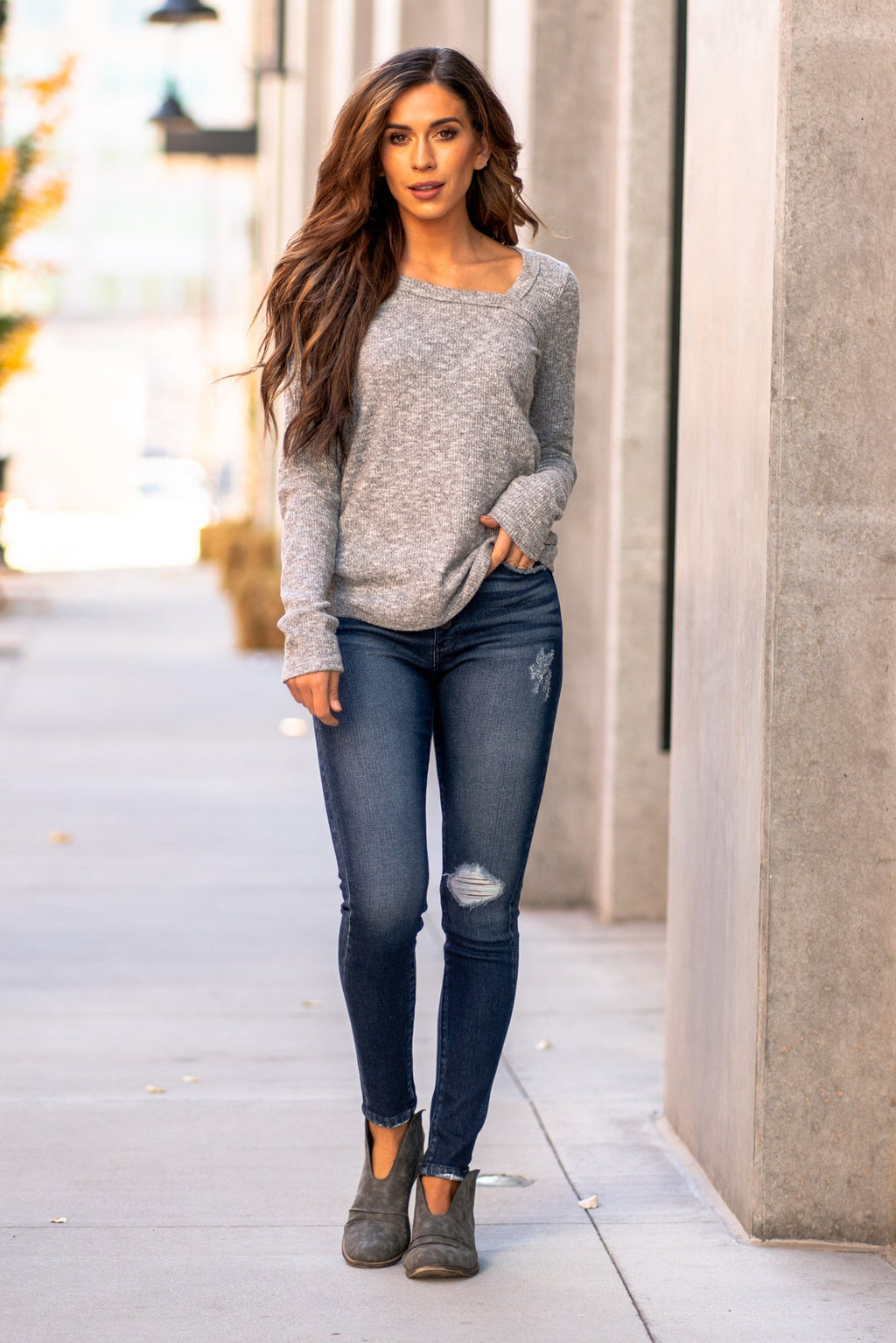 KanCan Jeans Color: Dark Blue Cut: Curvy Skinny, 30" Inseam* Rise: High-Rise, 10" Front Rise* 92% COTTON , 7% POLYESTER , 1% SPANDEX Stitching: Classic Fly: Exposed Button Fly Style #: KC7145D    Contact us for any additional measurements or sizing.  *Measured on the smallest size, measurements may vary by size. 