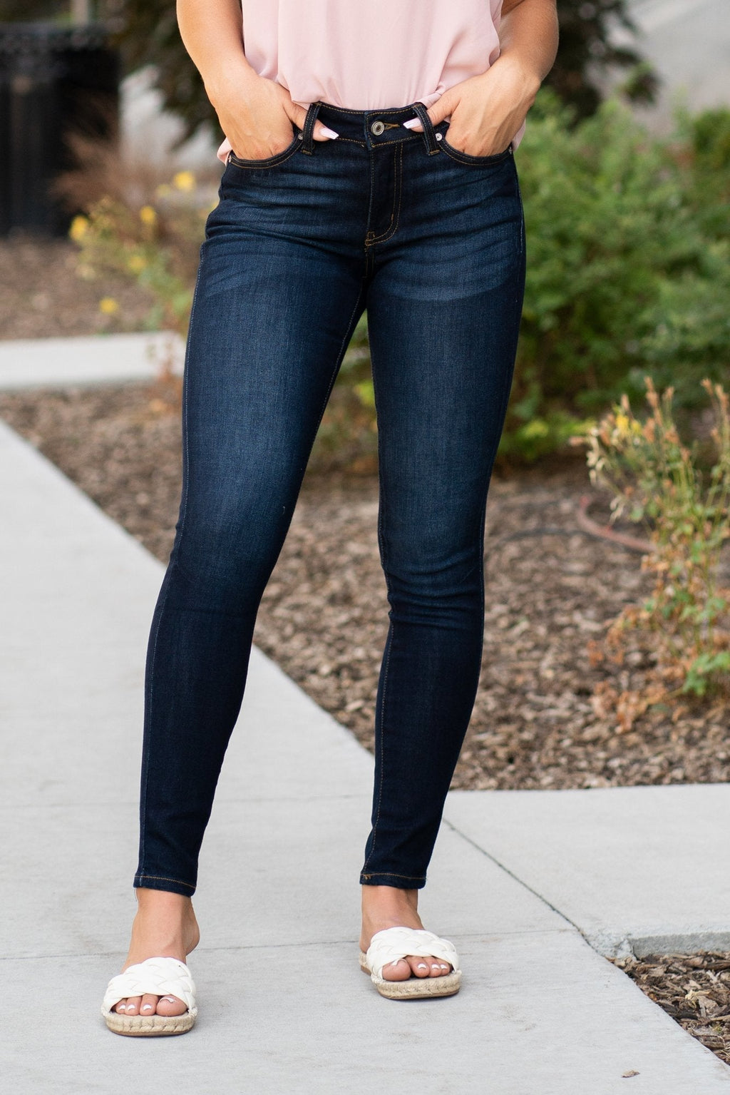 KanCan Jeans Collection: Core Style  Color: Dark Wash Cut: Skinny, 29.5" Inseam  Rise: Mid-Rise, 8.5" Front Rise 67% COTTON 25% POLYESTER 7% RAYON Stitching: Classic Fly: Zipper Style #: KC7092 Contact us for any additional measurements or sizing