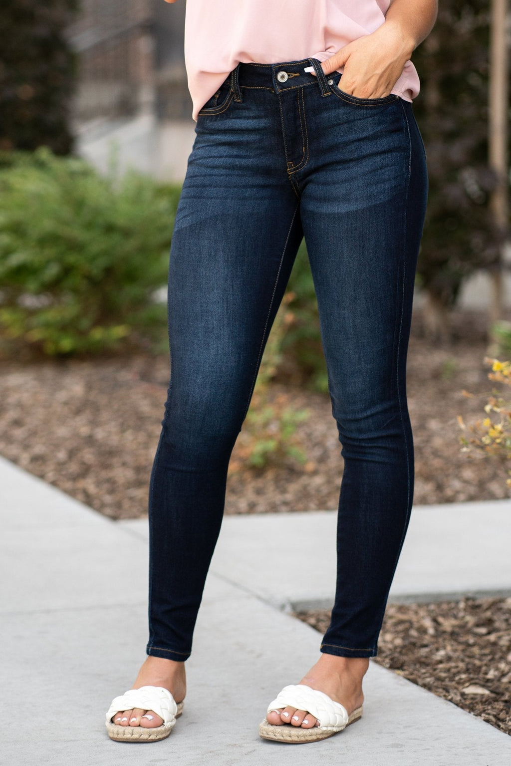 KanCan Jeans Collection: Core Style  Color: Dark Wash Cut: Skinny, 29.5" Inseam  Rise: Mid-Rise, 8.5" Front Rise 67% COTTON 25% POLYESTER 7% RAYON Stitching: Classic Fly: Zipper Style #: KC7092 Contact us for any additional measurements or sizing