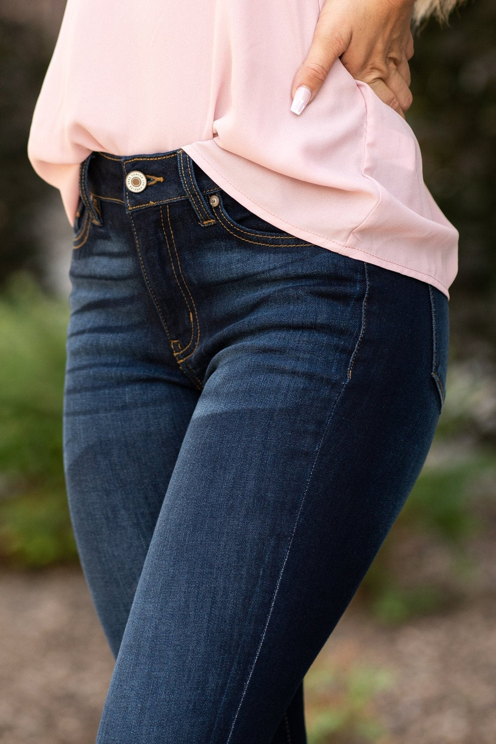 KanCan Jeans Collection: Core Style  Color: Dark Wash Cut: Skinny, 29.5" Inseam  Rise: Mid-Rise, 8.5" Front Rise 67% COTTON 25% POLYESTER 7% RAYON Stitching: Classic Fly: Zipper Style #: KC7092 Contact us for any additional measurements or sizing
