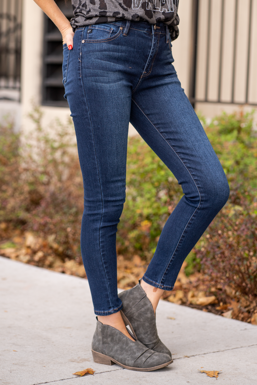 KanCan Jeans  Collection: Core Style Color: Dark Wash  Cut: Ankle Skinny, 27.5" Inseam Rise: High-Rise, 9.5" Front Rise 64% COTTON, 24% POLYESTER, 10% RAYON, 2% SPANDEX Fly: Zipper  Style #: KC7312D  Contact us for any additional measurements or sizing. 