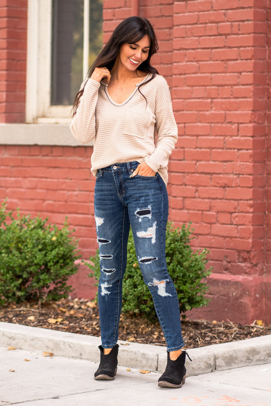 KanCan Jeans  KanCan Comfort Stretch Color: Medium Light Wash Cut: Ankle Skinny, 29.5" Inseam* Rise: Mid-Rise, 8.5" Front Rise* Material: 98% COTTON 2% SPANDEX  Stitching: Classic Fly: Zipper  Style #: KC5020D Contact us for any additional measurements or sizing.