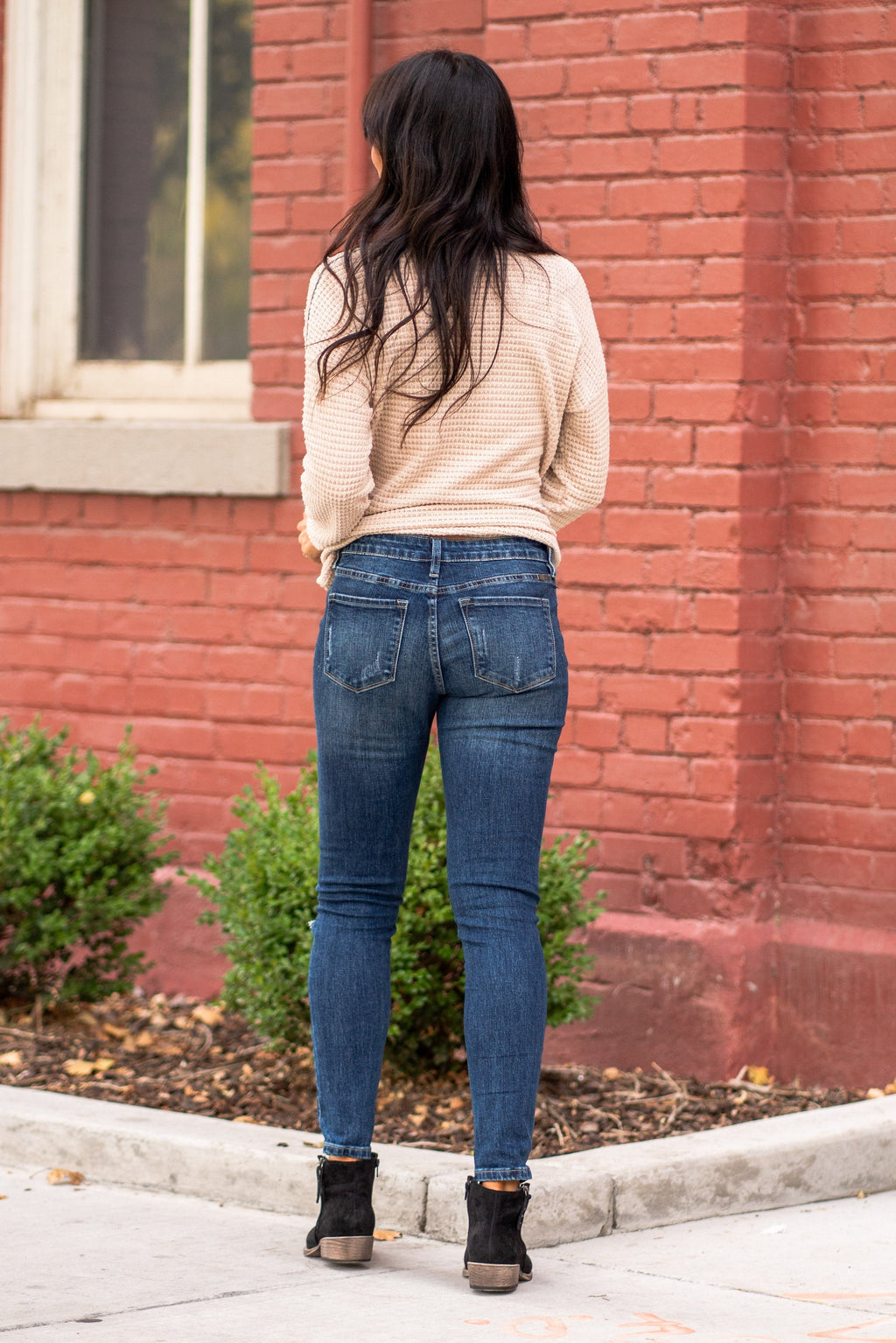 KanCan Jeans  KanCan Comfort Stretch Color: Medium Light Wash Cut: Ankle Skinny, 29.5" Inseam* Rise: Mid-Rise, 8.5" Front Rise* Material: 98% COTTON 2% SPANDEX  Stitching: Classic Fly: Zipper  Style #: KC5020D Contact us for any additional measurements or sizing.