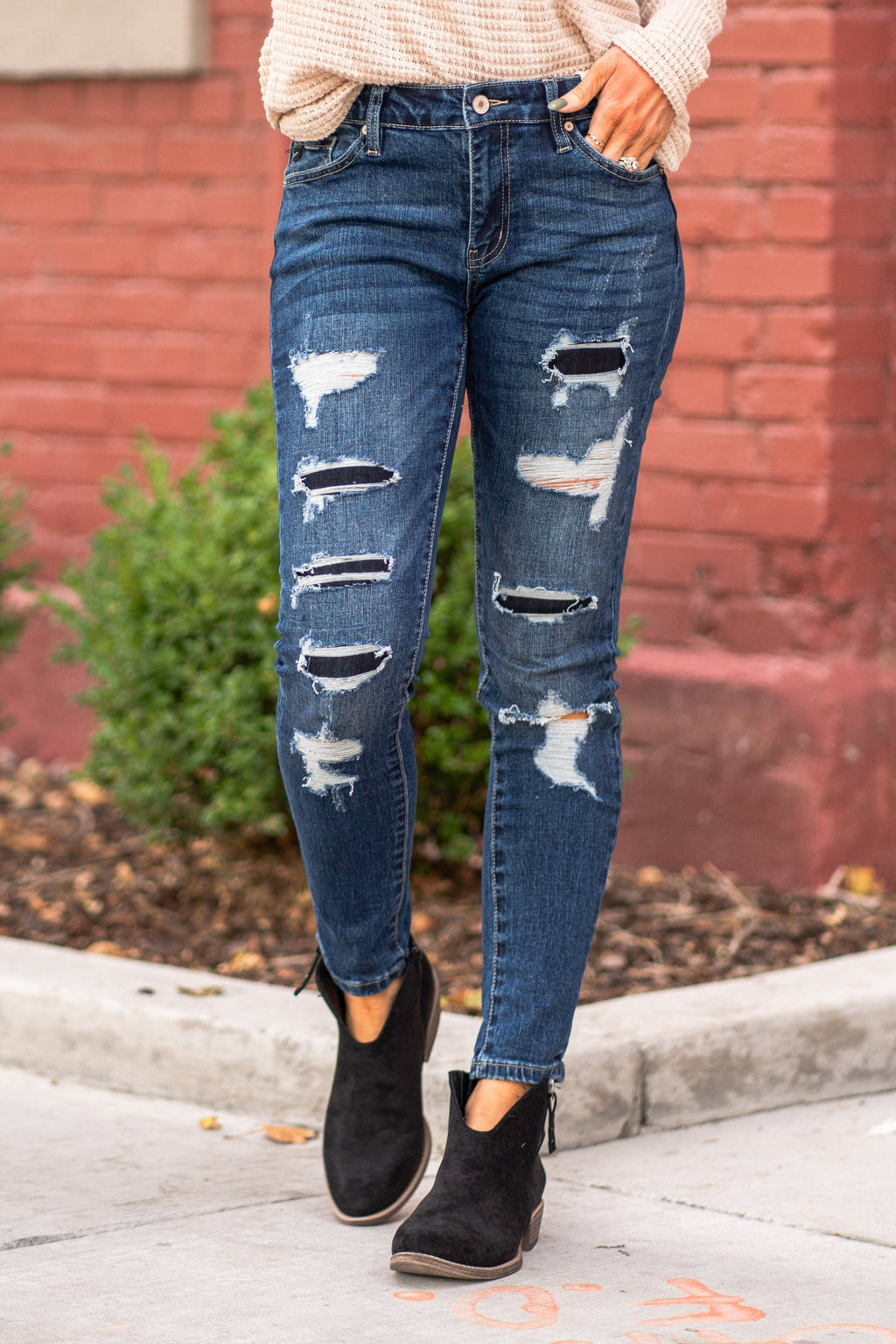 KanCan Jeans  KanCan Comfort Stretch Color: Medium Light Wash Cut: Ankle Skinny, 29.5" Inseam* Rise: Mid-Rise, 8.5" Front Rise* Material: 98% COTTON 2% SPANDEX  Stitching: Classic Fly: Zipper  Style #: KC5020D Contact us for any additional measurements or sizing.