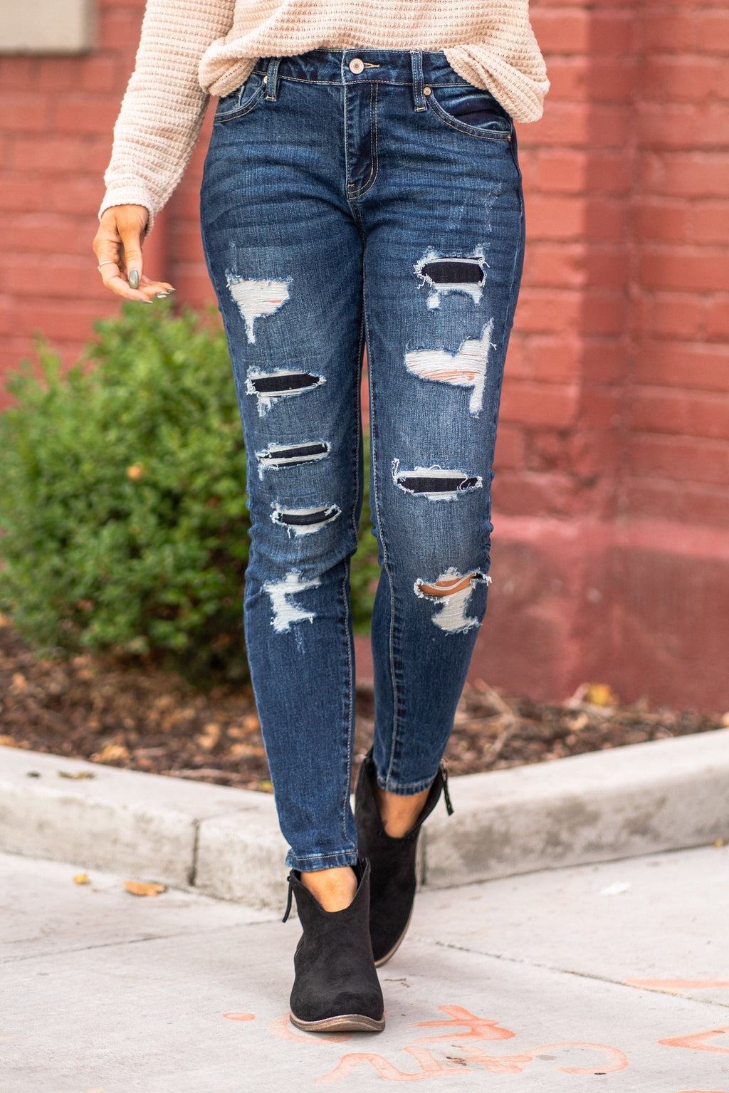 KanCan Jeans  KanCan Comfort Stretch Color: Medium Light Wash Cut: Ankle Skinny, 29.5" Inseam* Rise: Mid-Rise, 8.5" Front Rise* Material: 98% COTTON 2% SPANDEX  Stitching: Classic Fly: Zipper  Style #: KC5020D Contact us for any additional measurements or sizing.