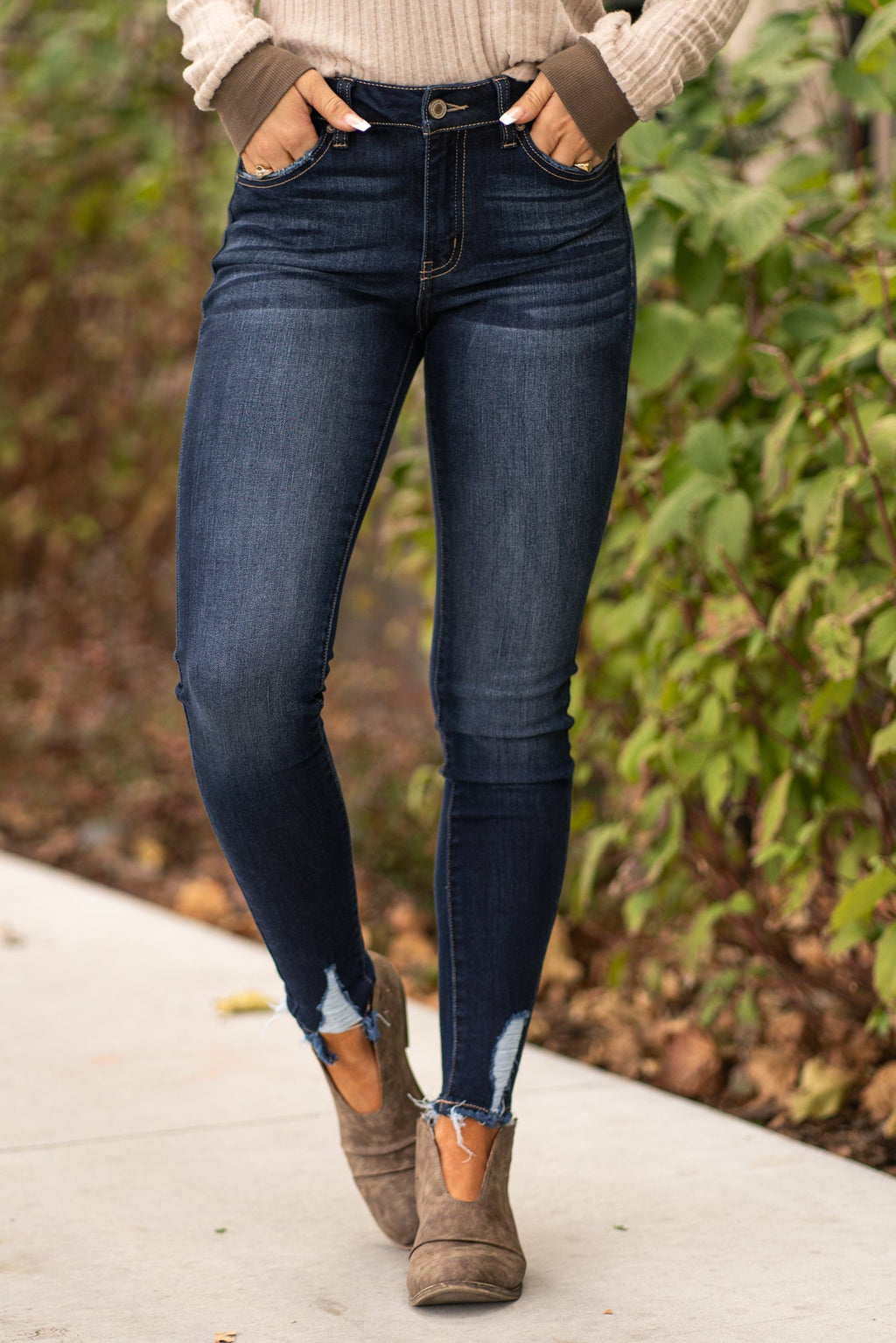 KanCan Jeans  Collection: Core Collection Style Name: Audrey Color: Dark Wash Cut: Super Skinny Rise: High Rise Material: 67.5% COTTON 25% POLYESTER 6.5% RAYON 1% SPANDEX Machine Wash Separately In Cold Water Stitching: Classic Fly: Zipper Style #: KC7112D  Contact us for any additional measurements or sizing.  True to size per manufacture standard