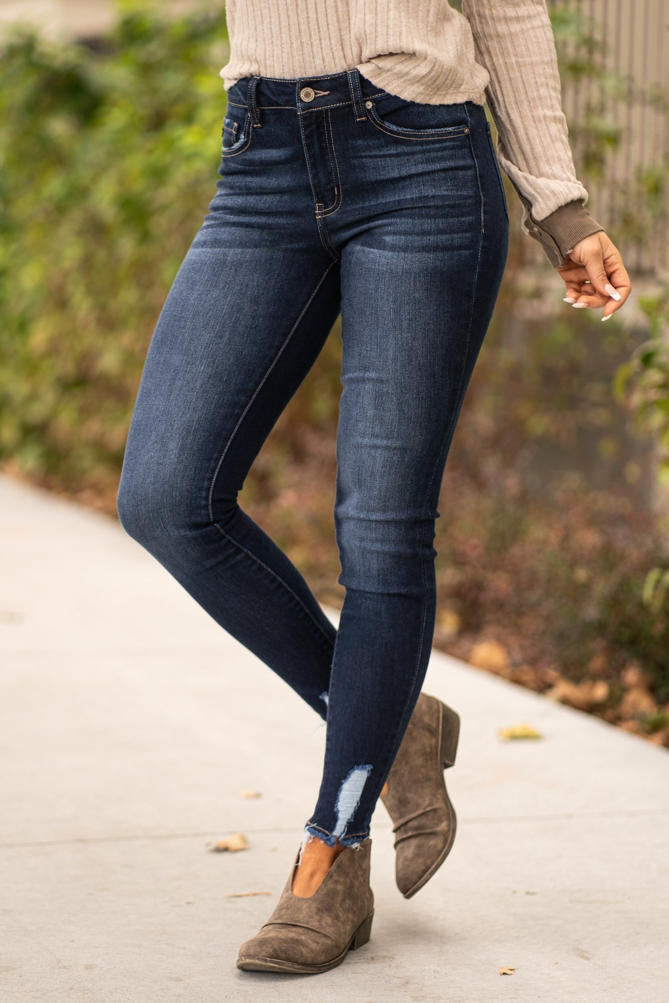 KanCan Jeans  Collection: Core Collection Style Name: Audrey Color: Dark Wash Cut: Super Skinny Rise: High Rise Material: 67.5% COTTON 25% POLYESTER 6.5% RAYON 1% SPANDEX Machine Wash Separately In Cold Water Stitching: Classic Fly: Zipper Style #: KC7112D  Contact us for any additional measurements or sizing.  True to size per manufacture standard