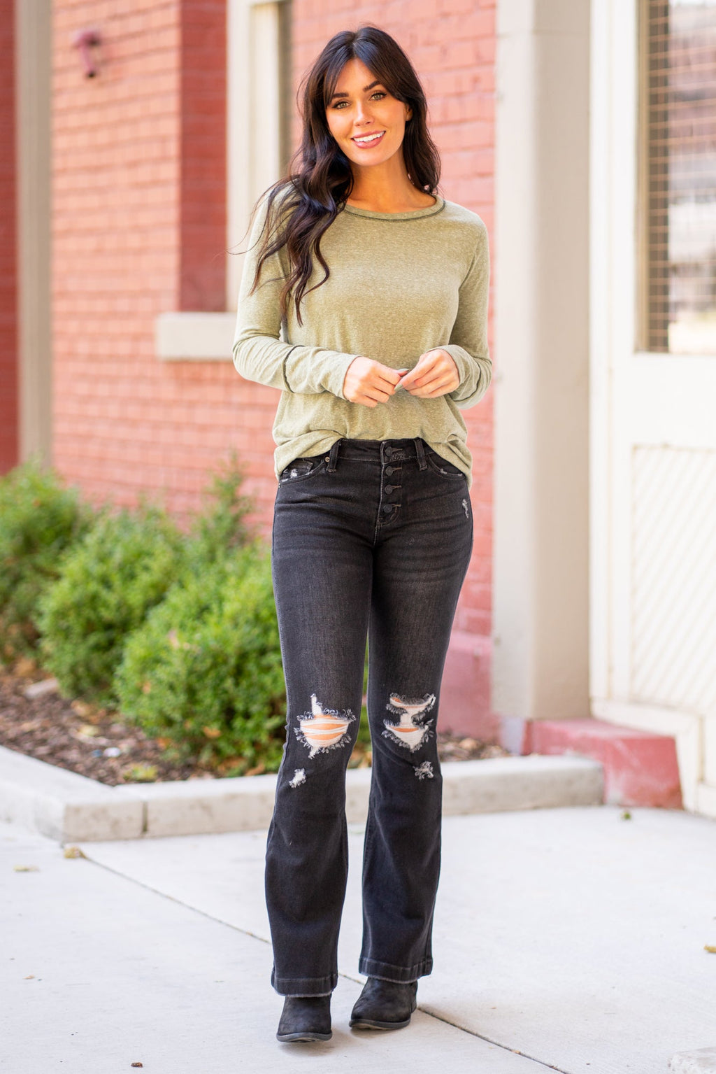 KanCan Jeans  Collection: Core Style  Flare, 34" Inseam* High Rise, 8.5" Front Rise* Dark Grey Wash  COTTON 94% POLYESTER 5% SPANDEX 1% Fly: Exposed Button Fly Style #: KC6327DG Contact us for any additional measurements or sizing.  *Measured on the smallest size, measurements may vary by size.