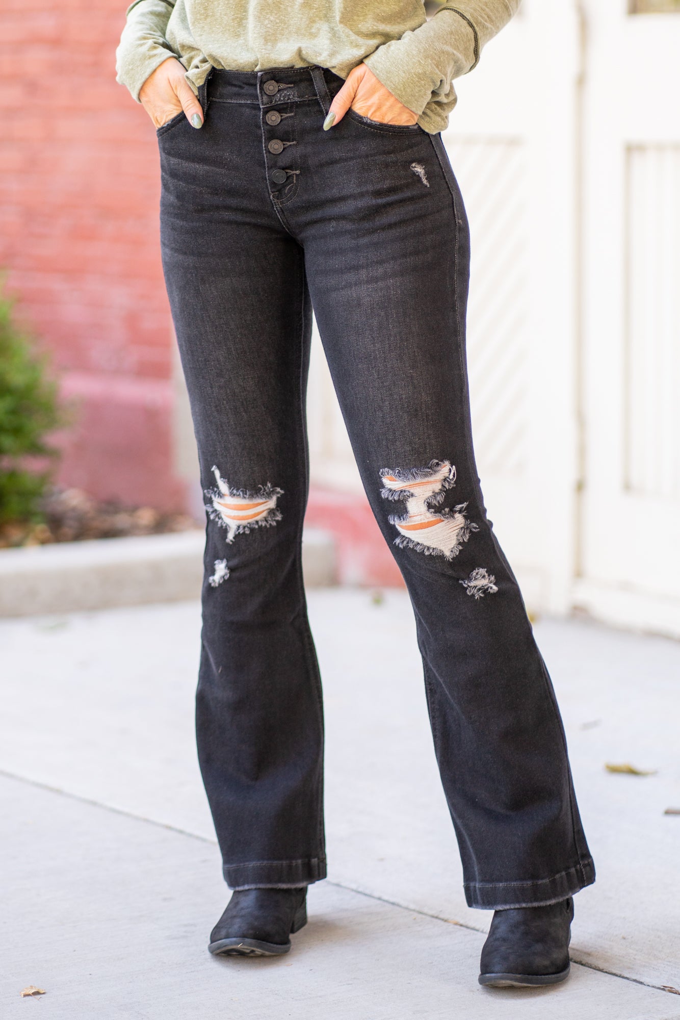 KanCan Jeans  Collection: Core Style  Flare, 34" Inseam* High Rise, 8.5" Front Rise* Dark Grey Wash  COTTON 94% POLYESTER 5% SPANDEX 1% Fly: Exposed Button Fly Style #: KC6327DG Contact us for any additional measurements or sizing.  *Measured on the smallest size, measurements may vary by size.