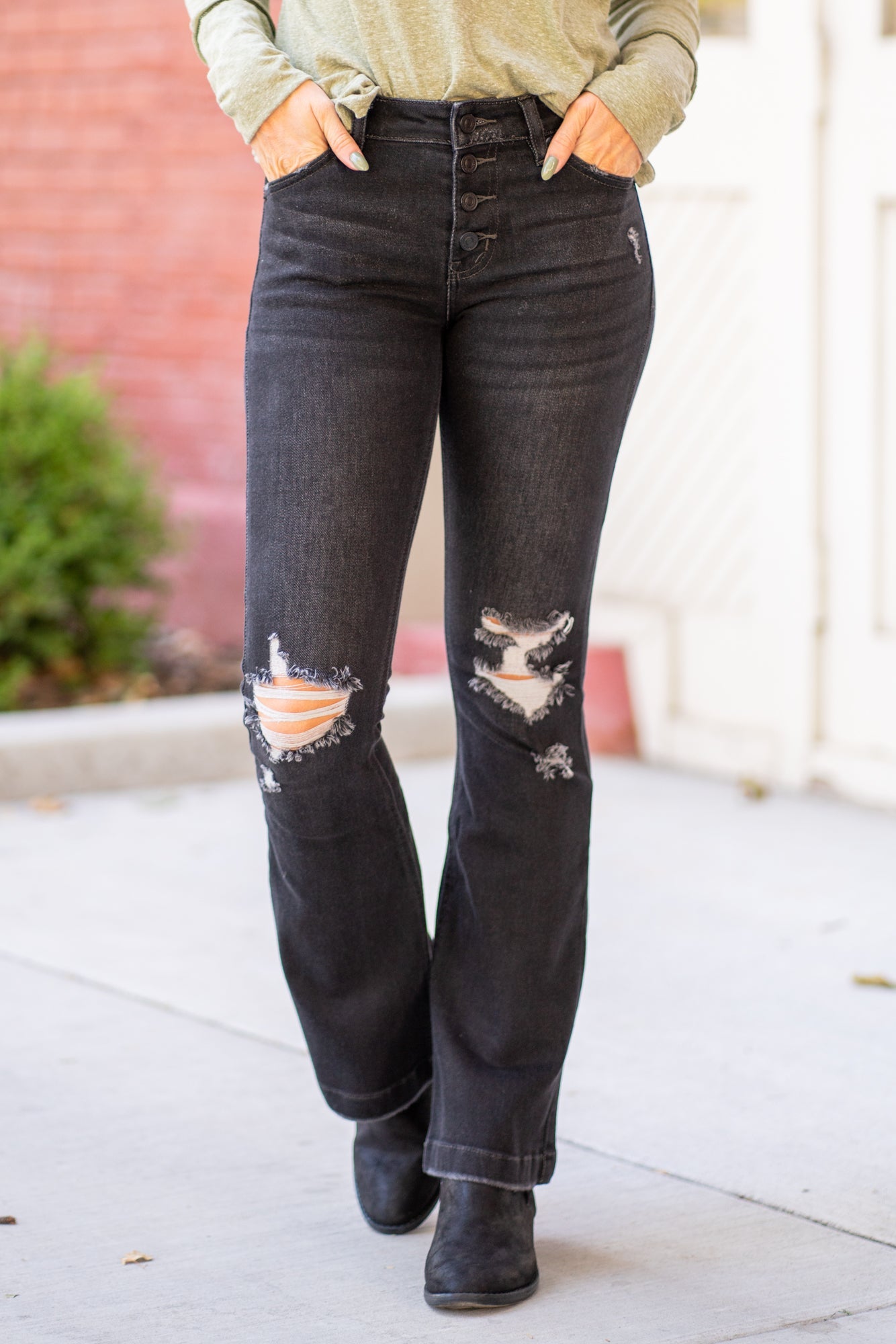KanCan Jeans  Collection: Core Style  Flare, 34" Inseam* High Rise, 8.5" Front Rise* Dark Grey Wash  COTTON 94% POLYESTER 5% SPANDEX 1% Fly: Exposed Button Fly Style #: KC6327DG Contact us for any additional measurements or sizing.  *Measured on the smallest size, measurements may vary by size.