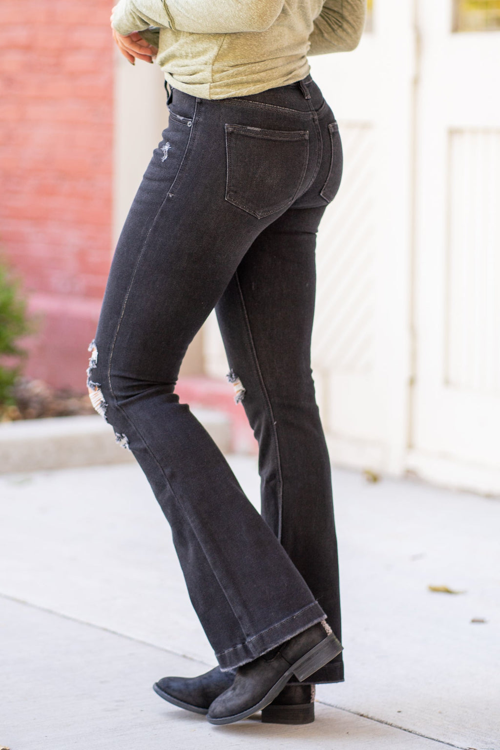 KanCan Jeans  Collection: Core Style  Flare, 34" Inseam* High Rise, 8.5" Front Rise* Dark Grey Wash  COTTON 94% POLYESTER 5% SPANDEX 1% Fly: Exposed Button Fly Style #: KC6327DG Contact us for any additional measurements or sizing.  *Measured on the smallest size, measurements may vary by size.