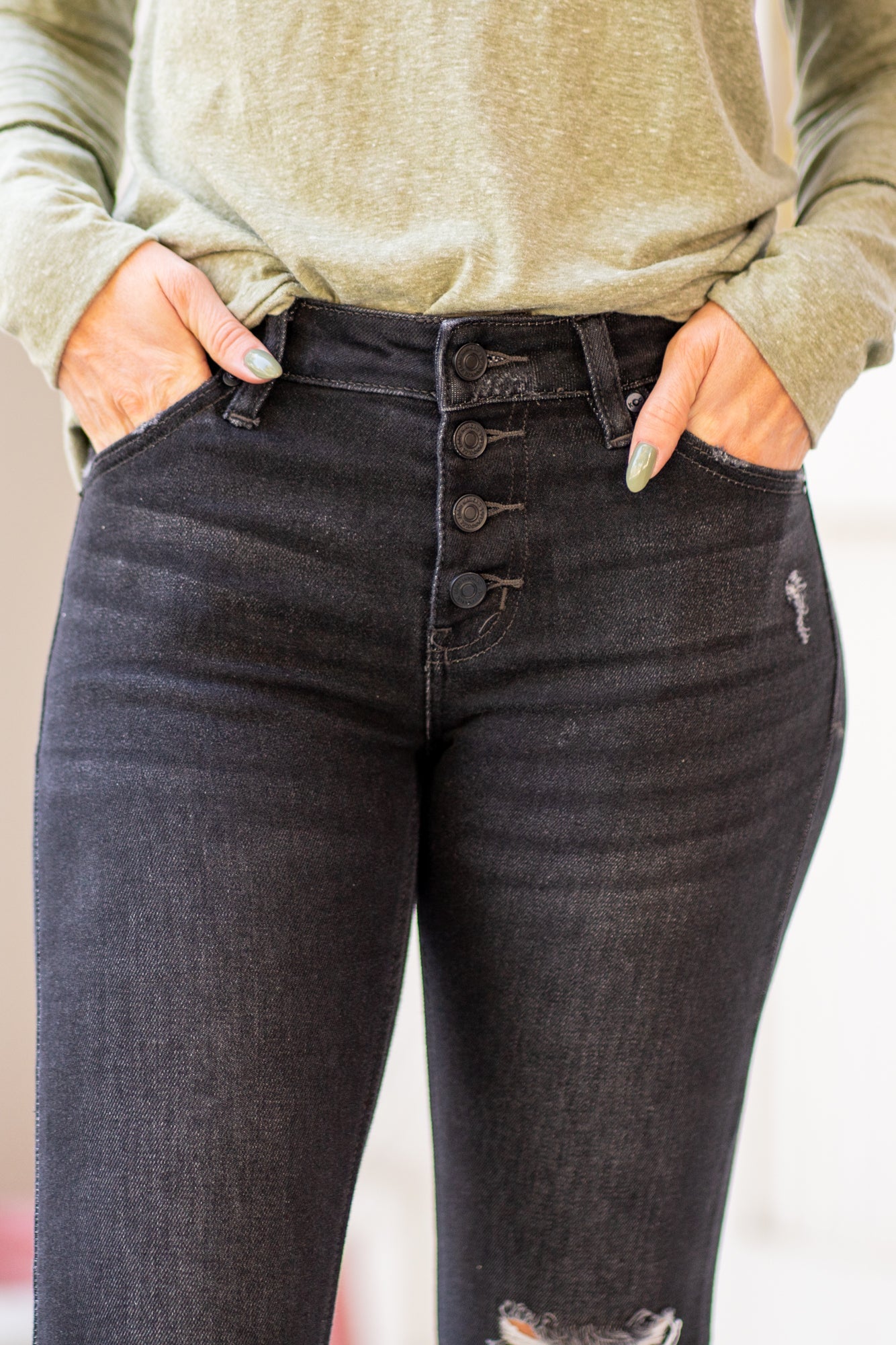 KanCan Jeans  Collection: Core Style  Flare, 34" Inseam* High Rise, 8.5" Front Rise* Dark Grey Wash  COTTON 94% POLYESTER 5% SPANDEX 1% Fly: Exposed Button Fly Style #: KC6327DG Contact us for any additional measurements or sizing.  *Measured on the smallest size, measurements may vary by size.