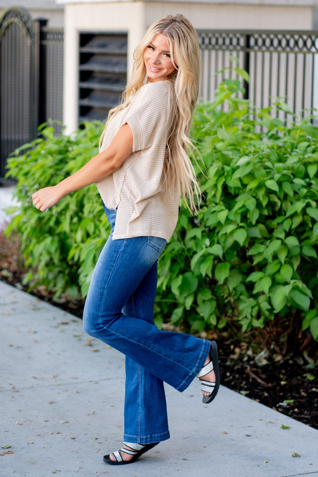 KanCan Petite Annie Mid Rise Flare Medium Blue Wash