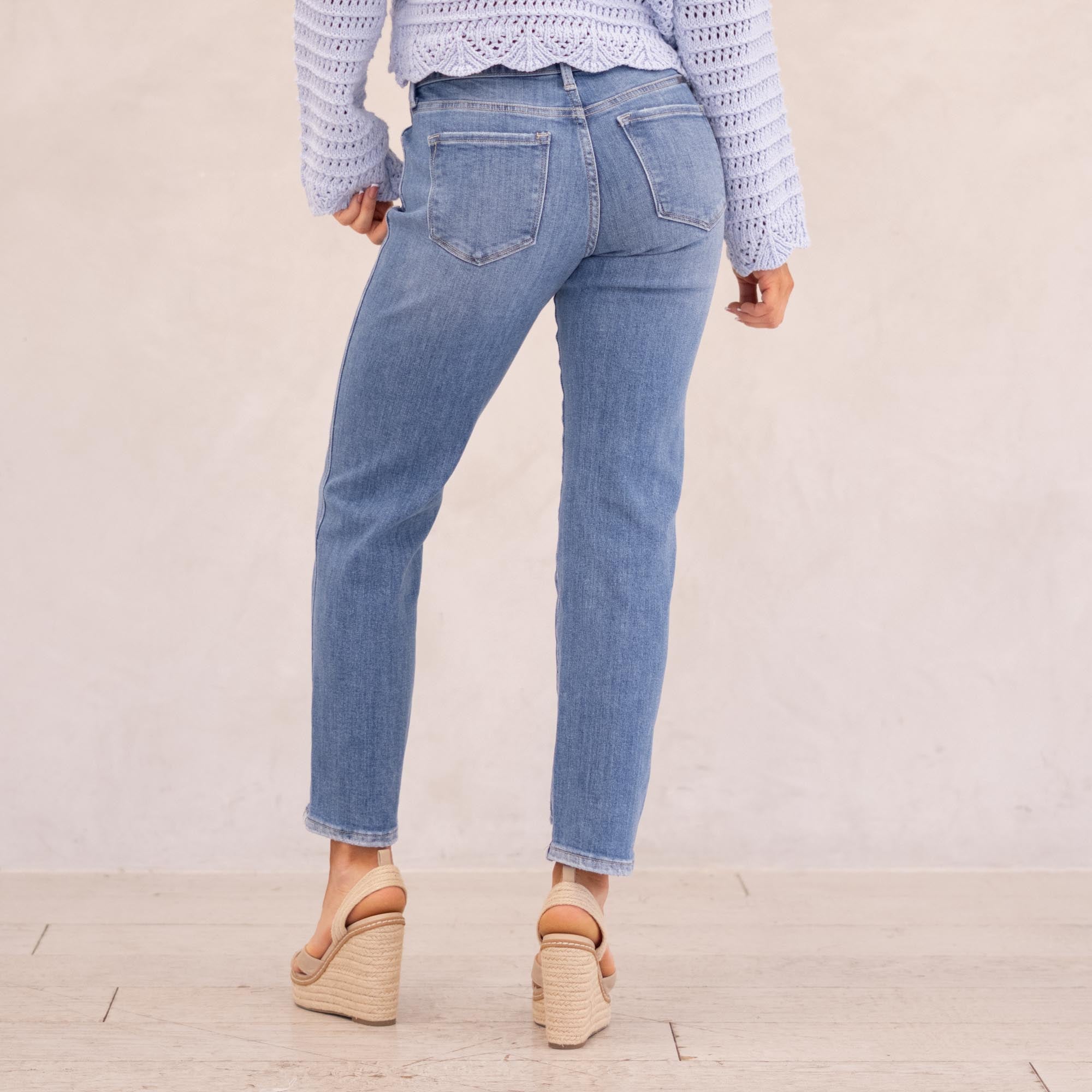 KanCan Ivorie Essentials Mid Rise Crop Straight Medium Blue