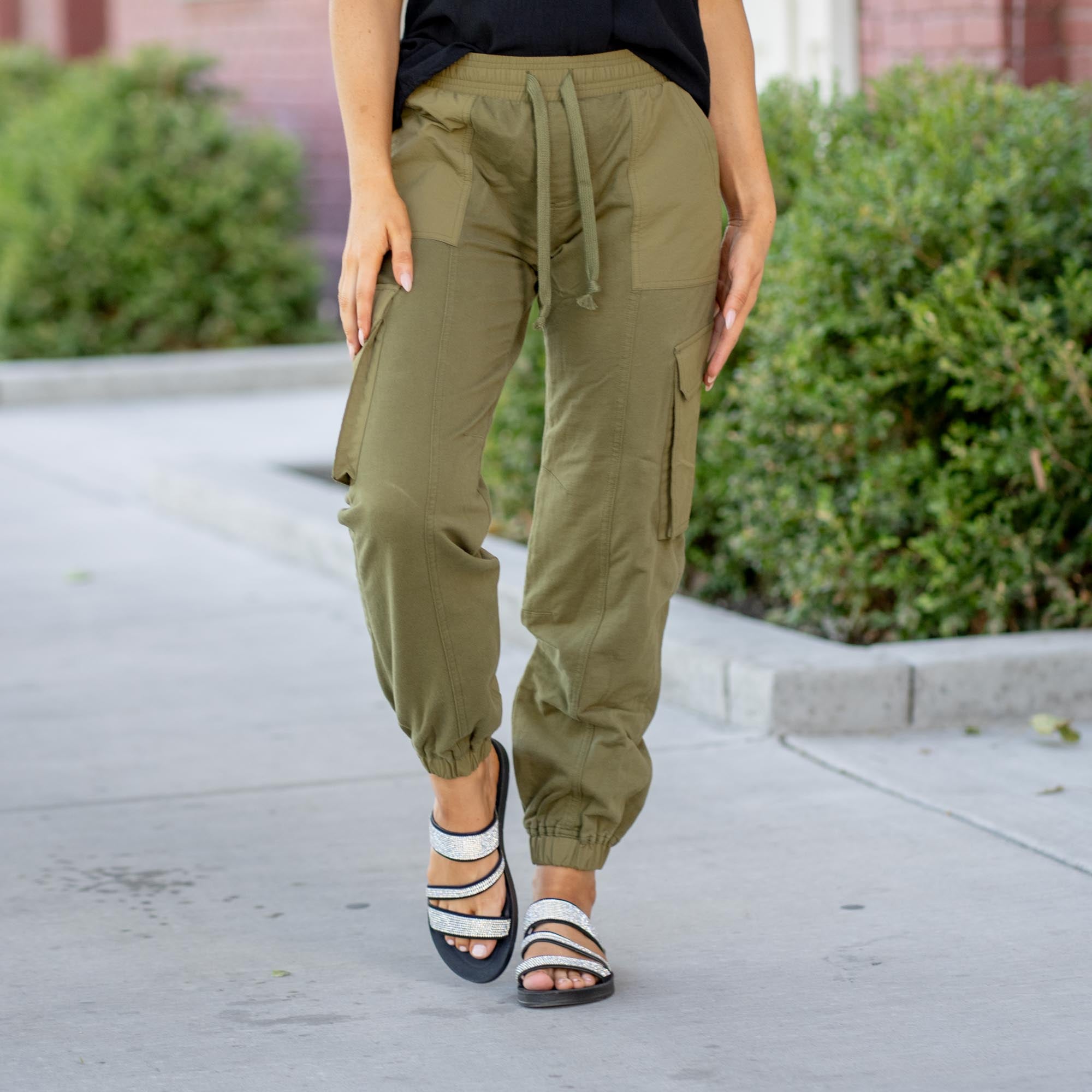KanCan Jacie High Rise Color Block Knit Joggers – Olive Drawstring Waist