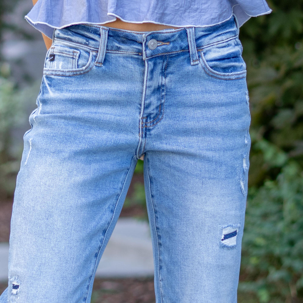 KanCan Rocio Mid Rise Crop Straight Jeans – Stretch Medium Wash