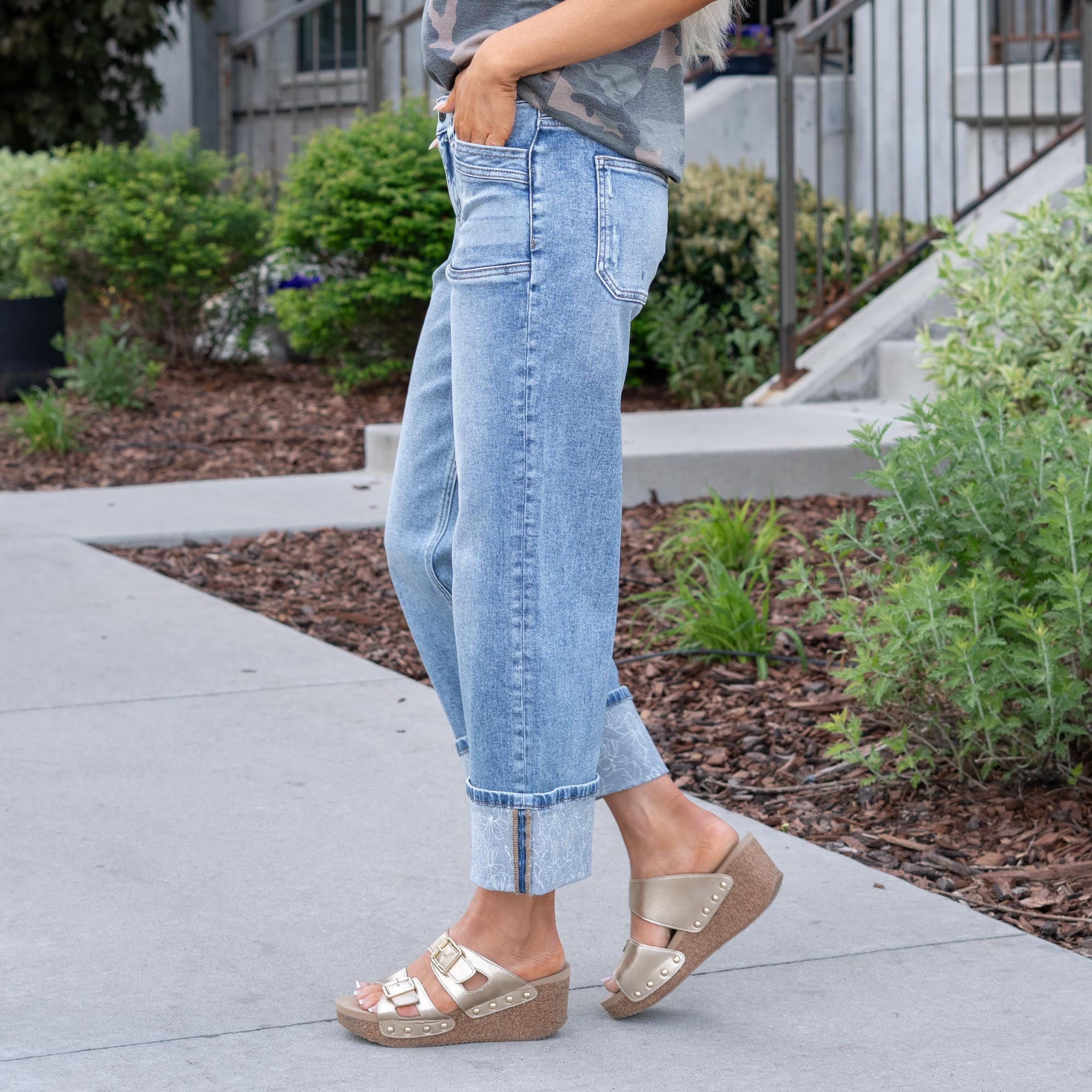 KanCan Anley Mid Rise Crop Wide Medium Blue