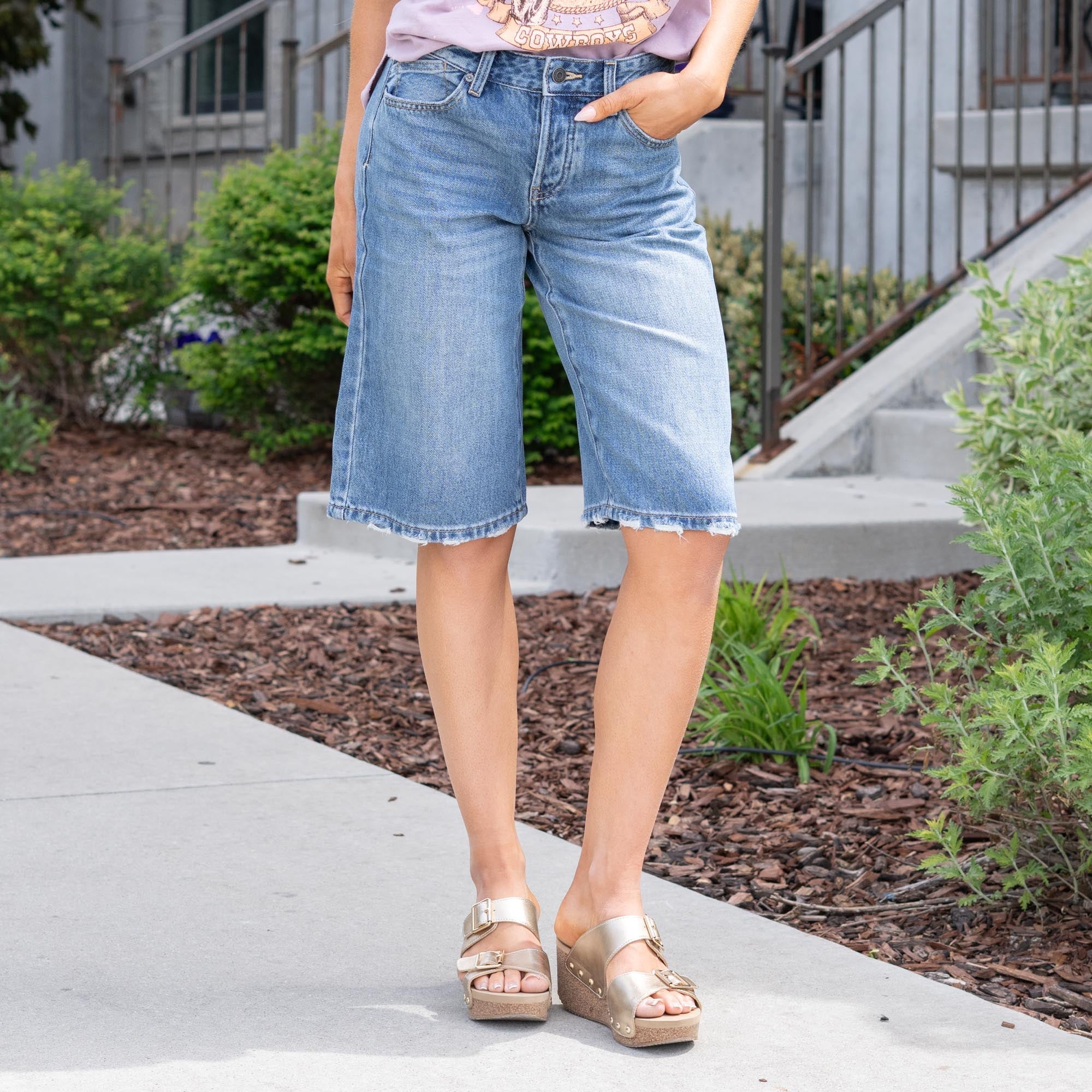 KanCan Daylin Low Rise Baggy Jort Shorts – Medium Wash Rigid Denim