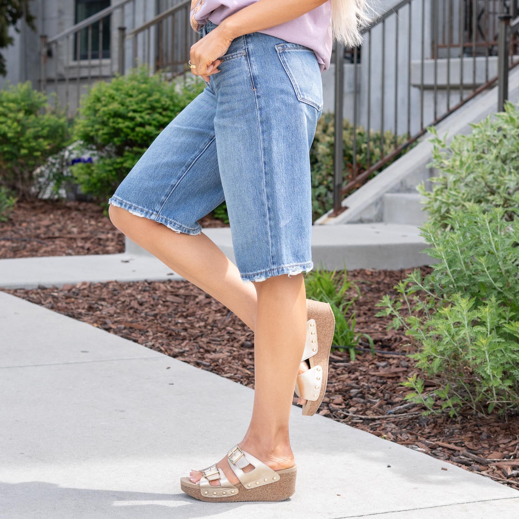 KanCan Daylin Low Rise Baggy Jort Shorts – Medium Wash Rigid Denim