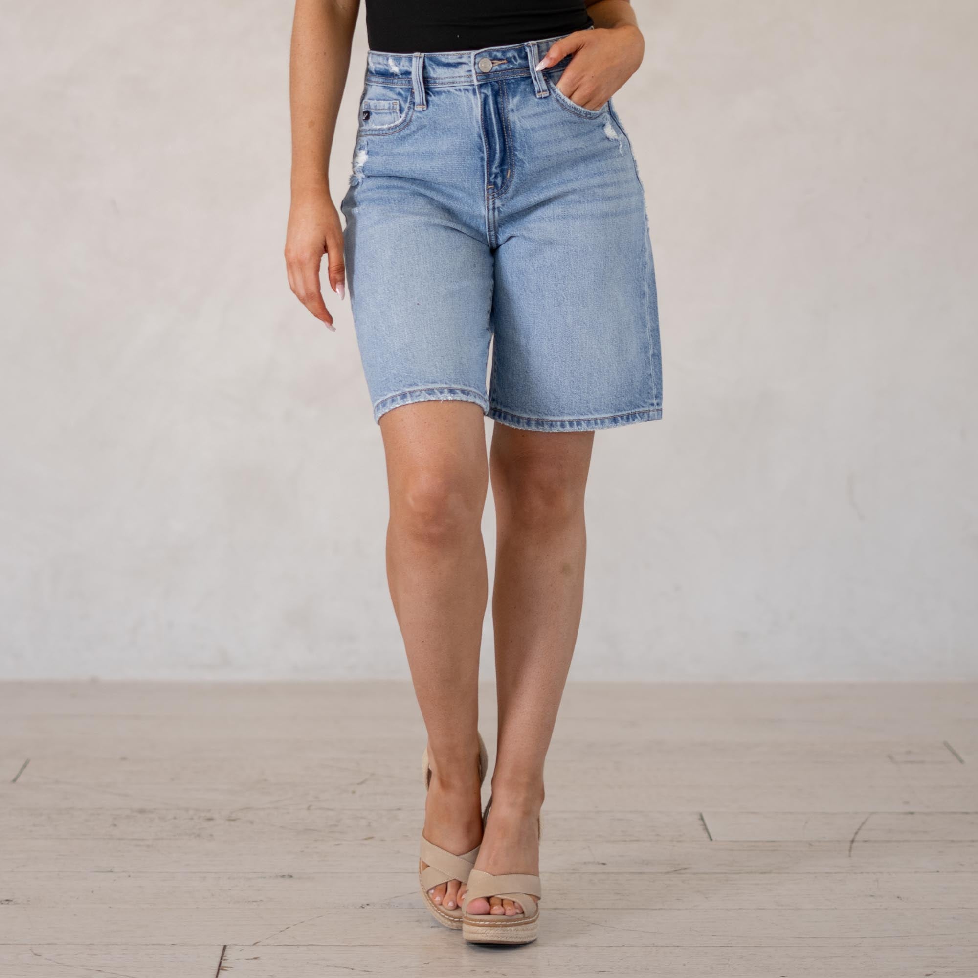 KanCan Annie Low Slung Baggy Shorts Medium Wash