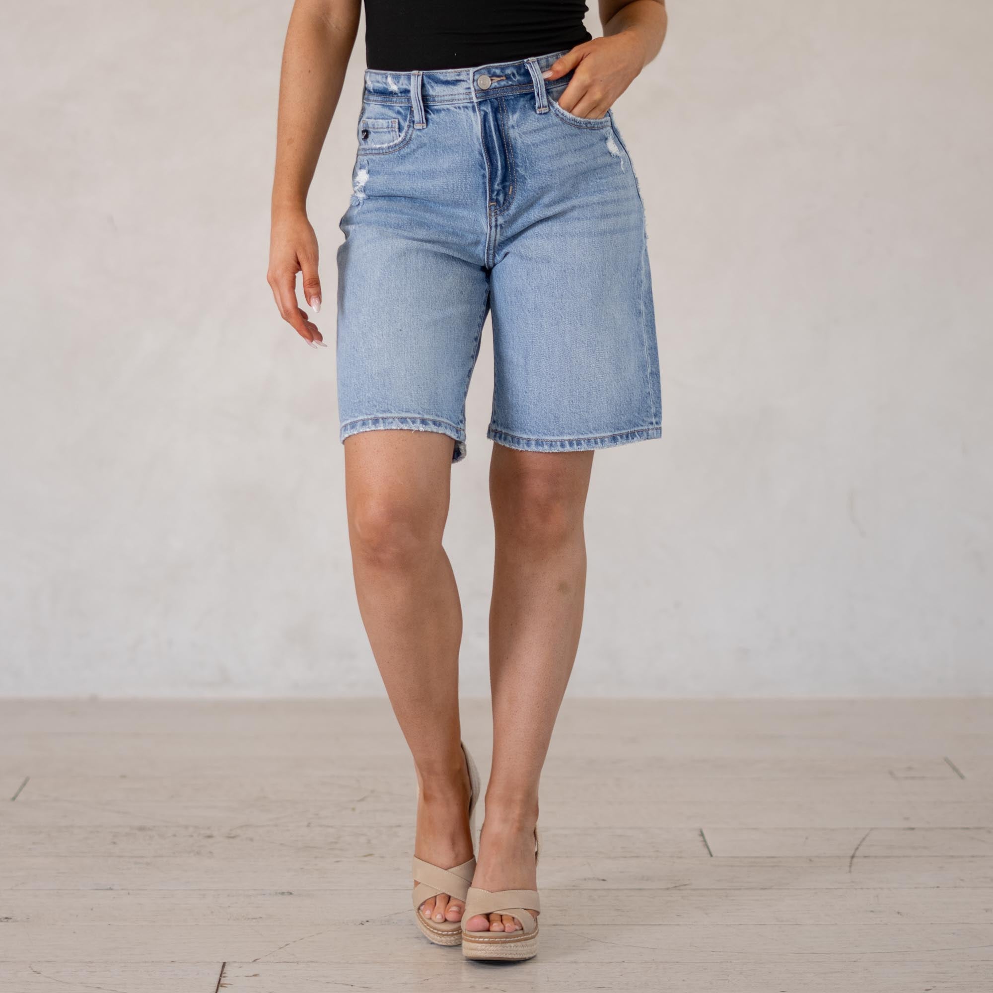 KanCan Annie Low Slung Baggy Shorts Medium Wash