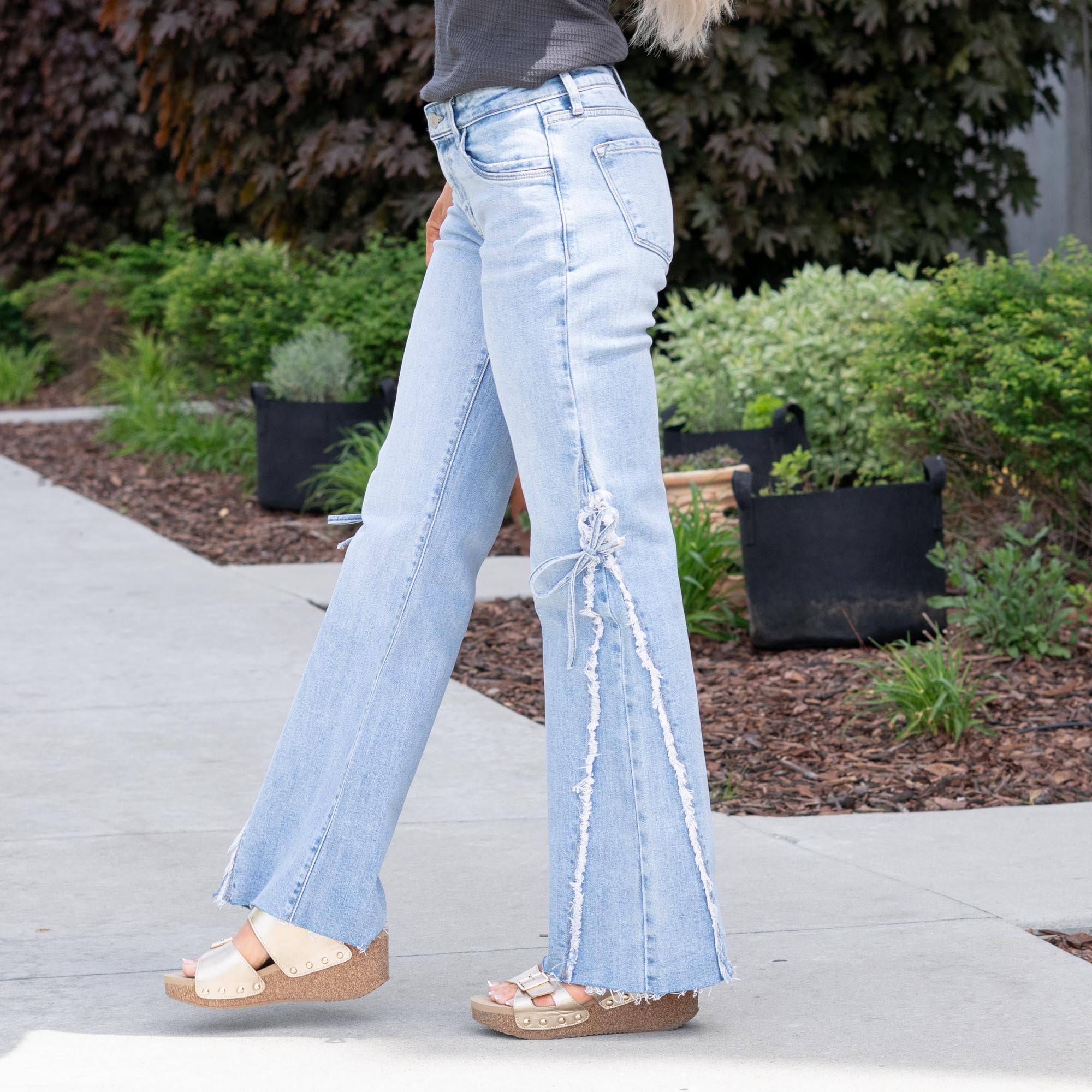 KanCan Verna Mid Rise Wide Flare Jeans - Comfort Stretch - Medium Wash