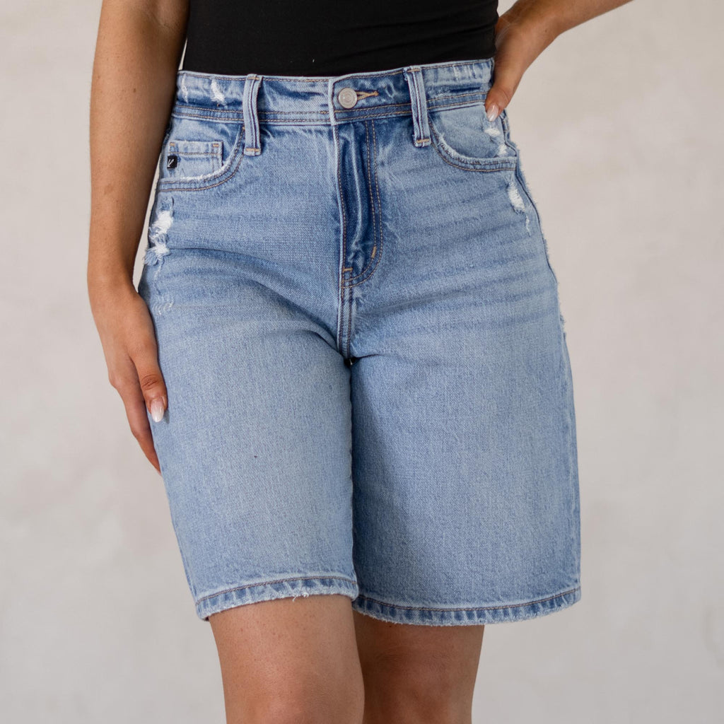 KanCan Annie Low Slung Baggy Shorts Medium Wash