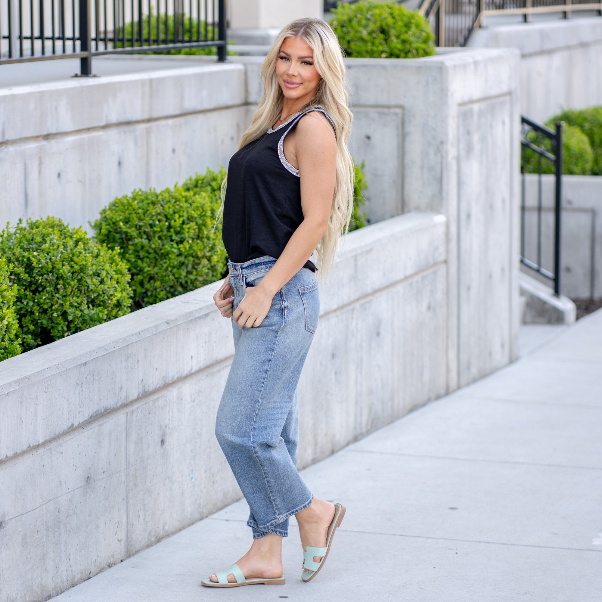 Barrel Mid Rise Loose Fit