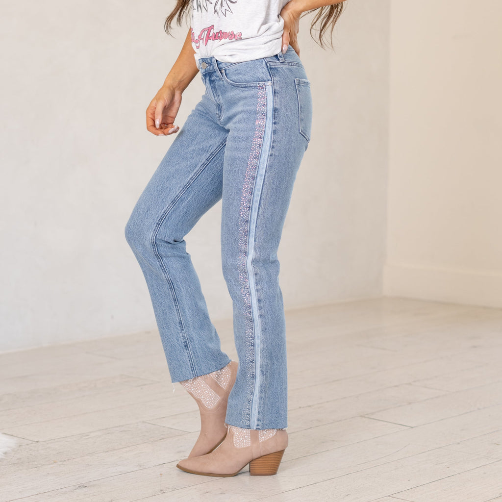 Evelyn Mid Rise Slim Straight Leg