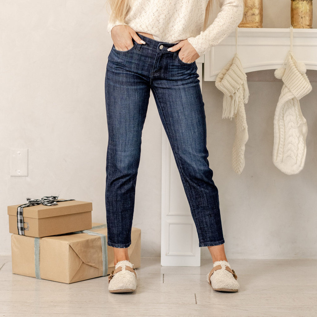 Delvey Mid Rise Boyfriend Jeans