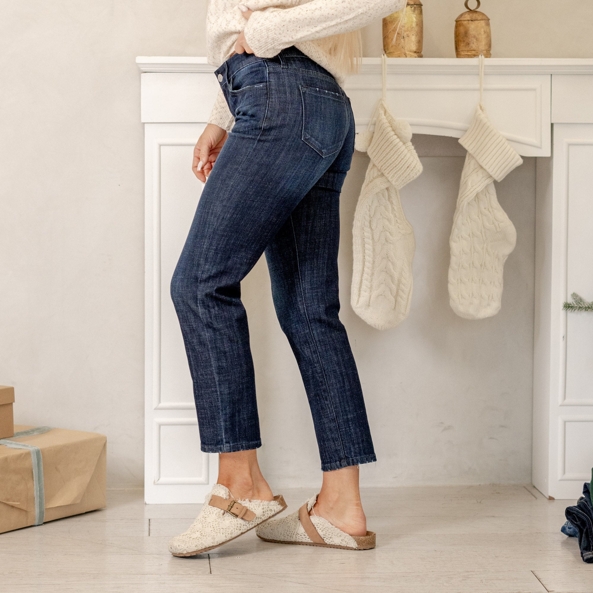 Delvey Mid Rise Boyfriend Jeans