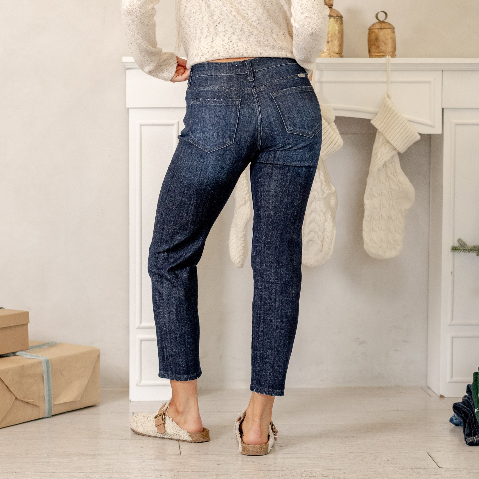 Delvey Mid Rise Boyfriend Jeans