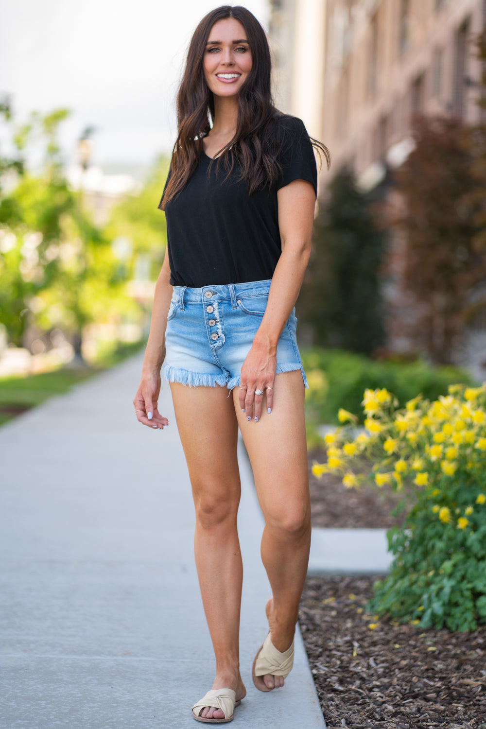 High Rise Shorts By Kan Can   Collection: Summer 2020 Frayed Hem Shorts High Rise, 9.5" Front Rise Shorts, 2" Inseam Dark Wash 97% COTTON / 1% T-400 (POLYESTER) / 2% LYCRA Stitching: Classic Fly: Zipper Style #: KC8576M