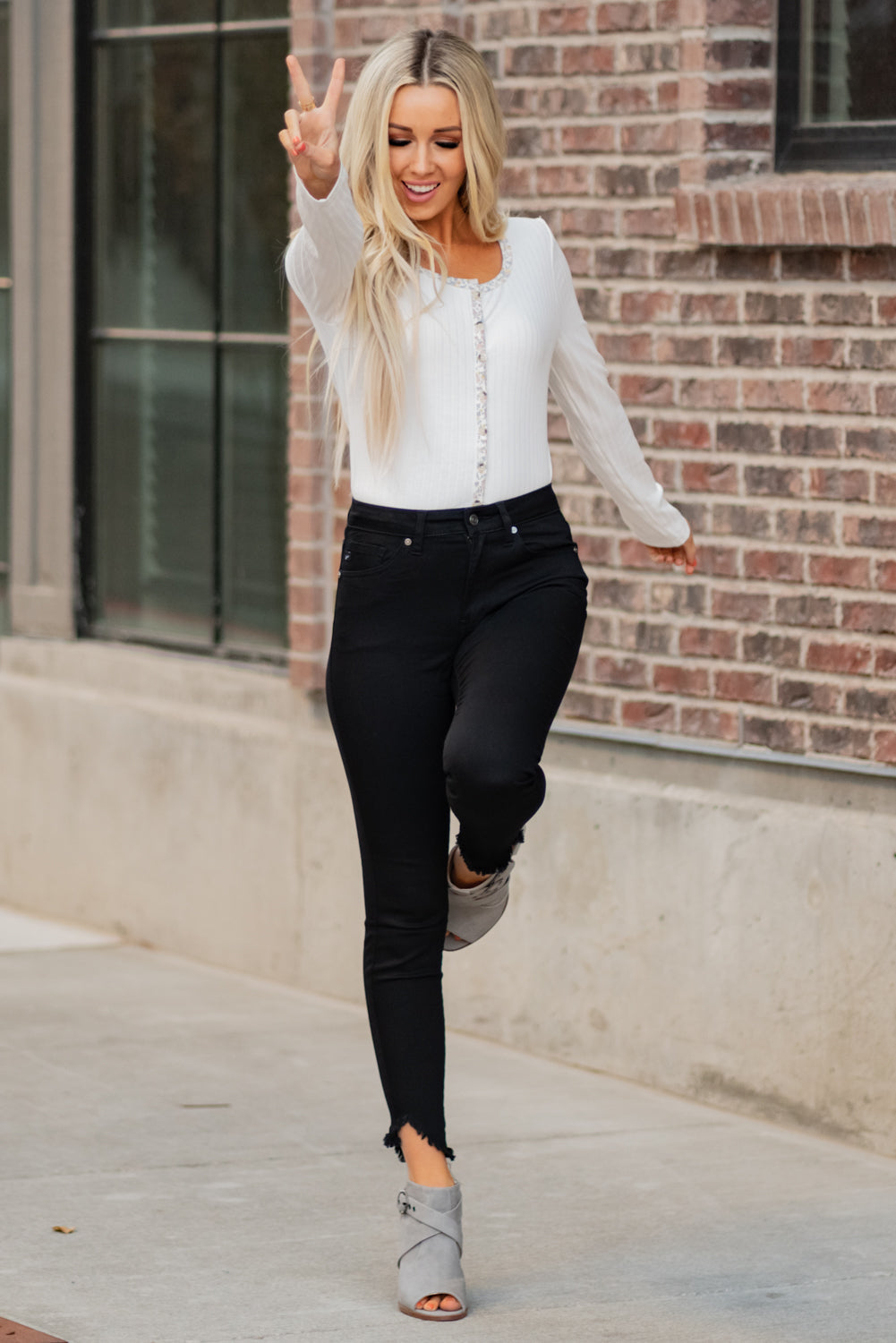 Kan Can Jeans Collection: Core Style Color: Black Cut: Ankle Skinny, 27" Inseam  Rise: High-Rise, 9" Front Rise Black, 66.4% COTTON 28.35 POLYESTER 3.6% RAYON 1.75 SPANDEX Kan Can Jeans Stitching: Classic Fly: Zipper Style #: KC7267BK Contact us for any additional measurements or sizing.  Haley is 5’6" and wears size 3 in jeans, a small top and 7.5 in shoes. She is wearing a 25 in these jeans.