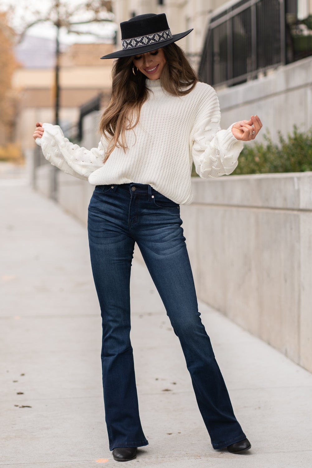 KanCan Jeans Collection: Core Style  Color: Dark Wash Cut: Flare, 33.75" Inseam  Rise: Mid-Rise, 9" Front Rise 54% 54% COTTON 34% Rayon 10% POLYESTER 2% SPANDEX Fly: Zipper Style #: KC6102D Contact us for any additional measurements or sizing.  Taylor is 5'7" and wears a size 4 in jeans, small top and an 8.5 in shoes. She is wearing a size size 25/3 in these jeans.