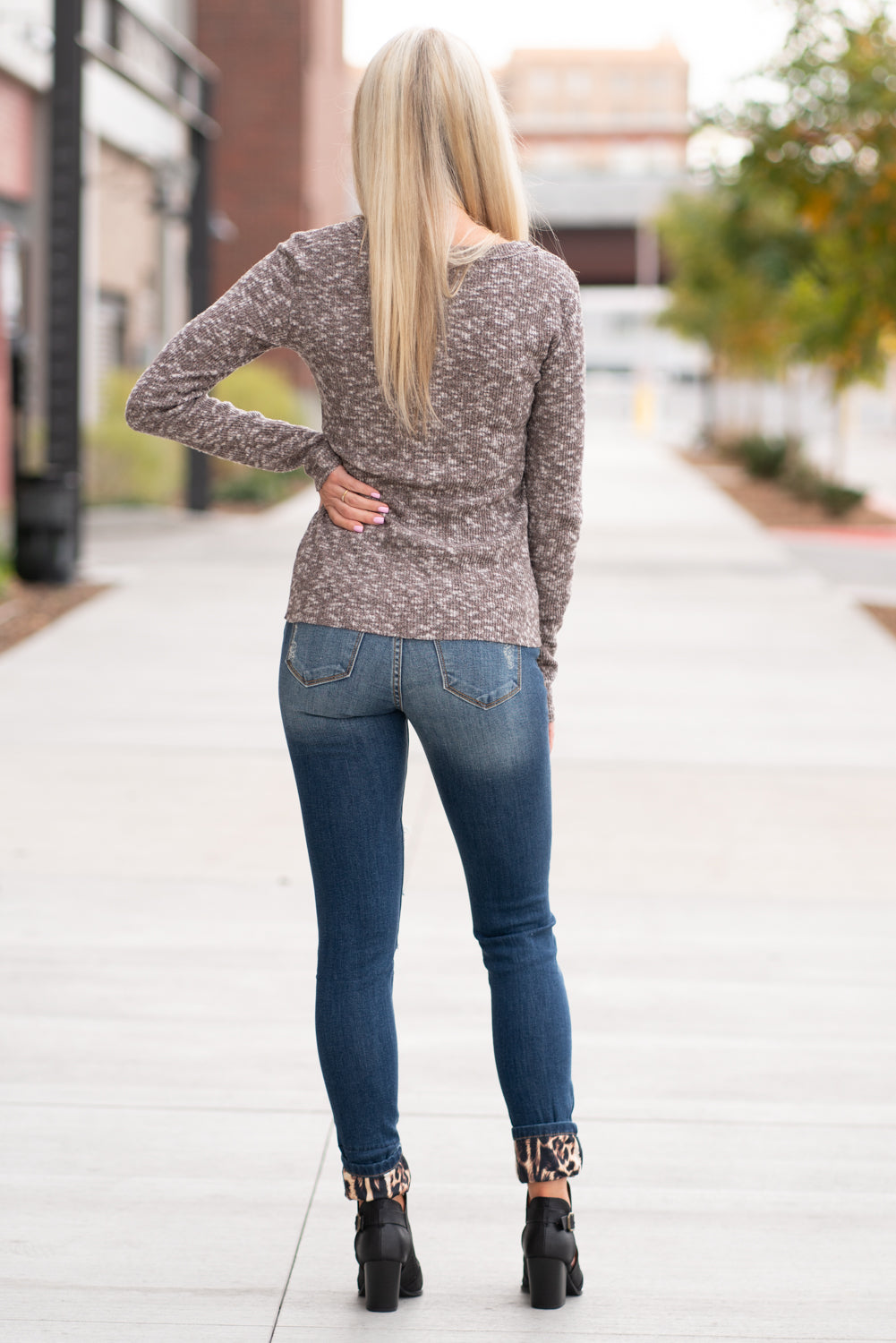KanCan Jeans  Collection: Core Style Style Name: Mason Leopard Patch Skinny Color: Medium Dark Wash Cut: Skinny, 29.5" Inseam Rise: Mid-Rise, 8.5" Front Rise 70% COTTON 19% POLYESTER 10% RAYON 1% LYCRA Fly: Zipper  Style #: KC8191D Contact us for any additional measurements or sizing.  Melissa is 5'5" and wears a 2 in jeans, small top and size 6 shoe. She is wearing a 24/1 in these jeans.
