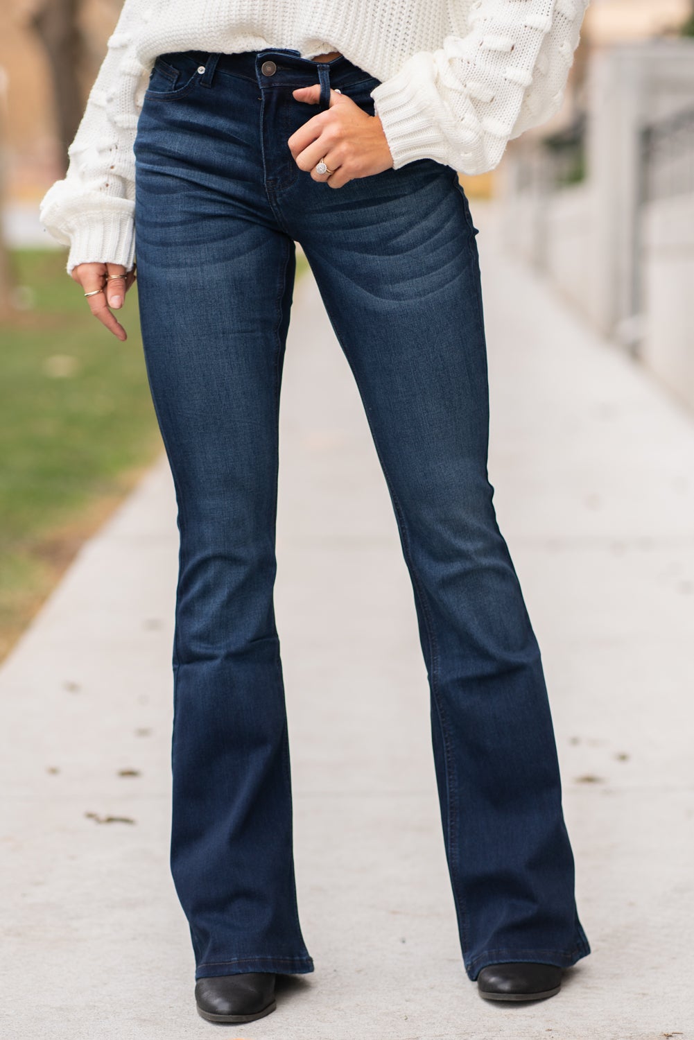 KanCan Jeans Collection: Core Style  Color: Dark Wash Cut: Flare, 33.75" Inseam  Rise: Mid-Rise, 9" Front Rise 54% 54% COTTON 34% Rayon 10% POLYESTER 2% SPANDEX Fly: Zipper Style #: KC6102D Contact us for any additional measurements or sizing.  Taylor is 5'7" and wears a size 4 in jeans, small top and an 8.5 in shoes. She is wearing a size size 25/3 in these jeans.