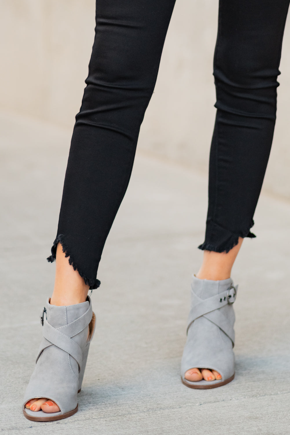 Kan Can Jeans Collection: Core Style Color: Black Cut: Ankle Skinny, 27" Inseam  Rise: High-Rise, 9" Front Rise Black, 66.4% COTTON 28.35 POLYESTER 3.6% RAYON 1.75 SPANDEX Kan Can Jeans Stitching: Classic Fly: Zipper Style #: KC7267BK Contact us for any additional measurements or sizing.  Haley is 5’6" and wears size 3 in jeans, a small top and 7.5 in shoes. She is wearing a 25 in these jeans.