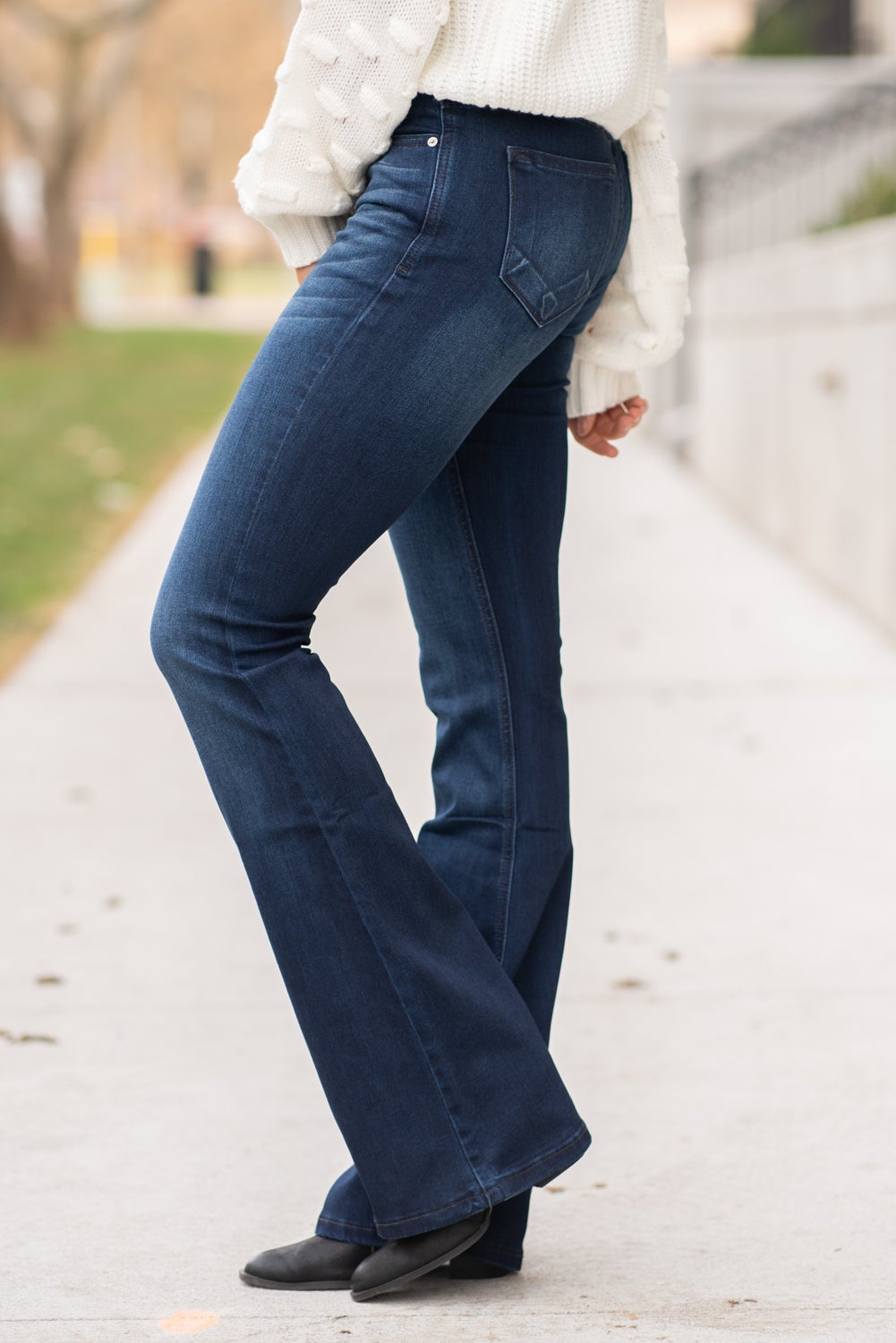 KanCan Jeans Collection: Core Style  Color: Dark Wash Cut: Flare, 33.75" Inseam  Rise: Mid-Rise, 9" Front Rise 54% 54% COTTON 34% Rayon 10% POLYESTER 2% SPANDEX Fly: Zipper Style #: KC6102D Contact us for any additional measurements or sizing.  Taylor is 5'7" and wears a size 4 in jeans, small top and an 8.5 in shoes. She is wearing a size size 25/3 in these jeans.