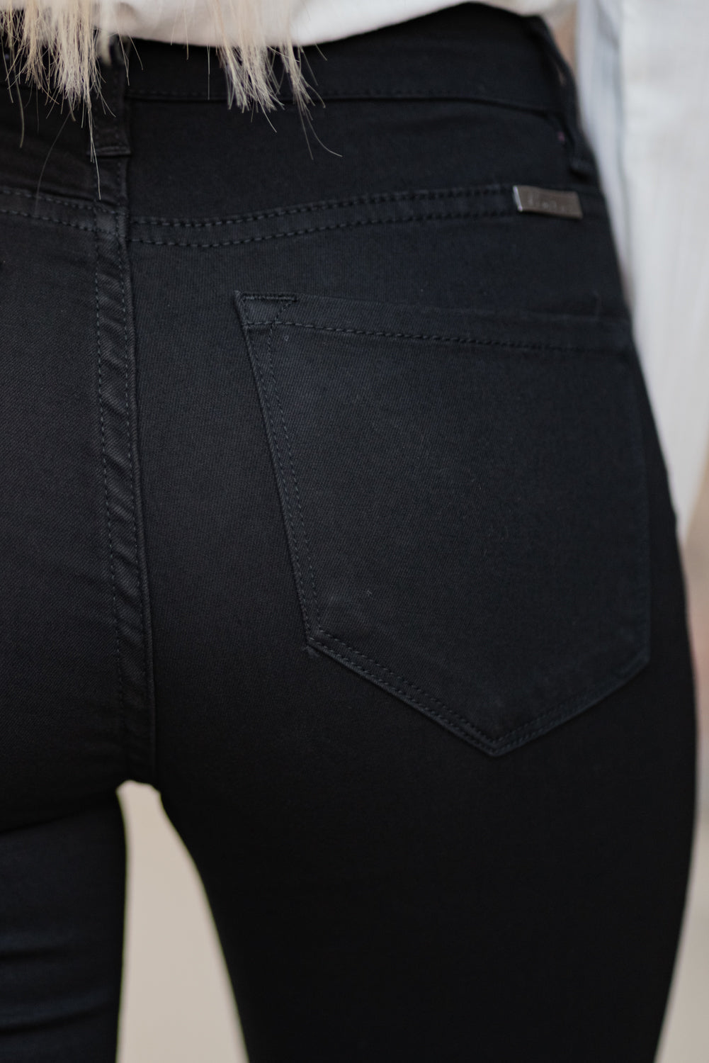 Kan Can Jeans Collection: Core Style Color: Black Cut: Ankle Skinny, 27" Inseam  Rise: High-Rise, 9" Front Rise Black, 66.4% COTTON 28.35 POLYESTER 3.6% RAYON 1.75 SPANDEX Kan Can Jeans Stitching: Classic Fly: Zipper Style #: KC7267BK Contact us for any additional measurements or sizing.  Haley is 5’6" and wears size 3 in jeans, a small top and 7.5 in shoes. She is wearing a 25 in these jeans.