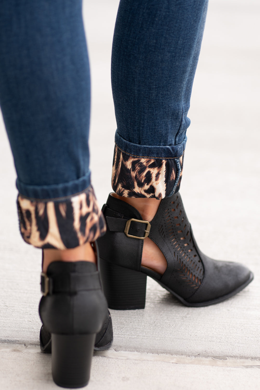 KanCan Jeans  Collection: Core Style Style Name: Mason Leopard Patch Skinny Color: Medium Dark Wash Cut: Skinny, 29.5" Inseam Rise: Mid-Rise, 8.5" Front Rise 70% COTTON 19% POLYESTER 10% RAYON 1% LYCRA Fly: Zipper  Style #: KC8191D Contact us for any additional measurements or sizing.  Melissa is 5'5" and wears a 2 in jeans, small top and size 6 shoe. She is wearing a 24/1 in these jeans.