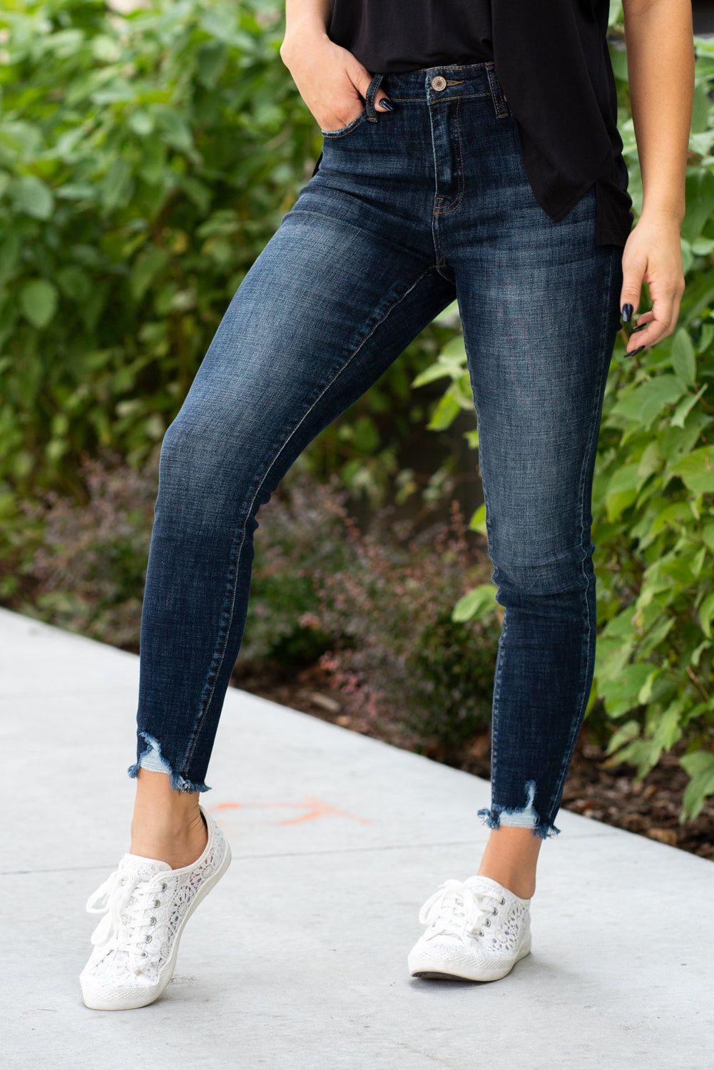 KanCan Jeans  Collection: Core Style Color: Dark Wash, 91.9% Cotton 7% Polyester 1.1% Spandex Cut: Ankle Skinny, 27.5" Inseam Rise: High-Rise, 9.5" Front Rise Machine Wash Separately In Cold Water Stitching: Classic Fly: Zipper Style #: KC7274D Contact us for any additional measurements or sizing.