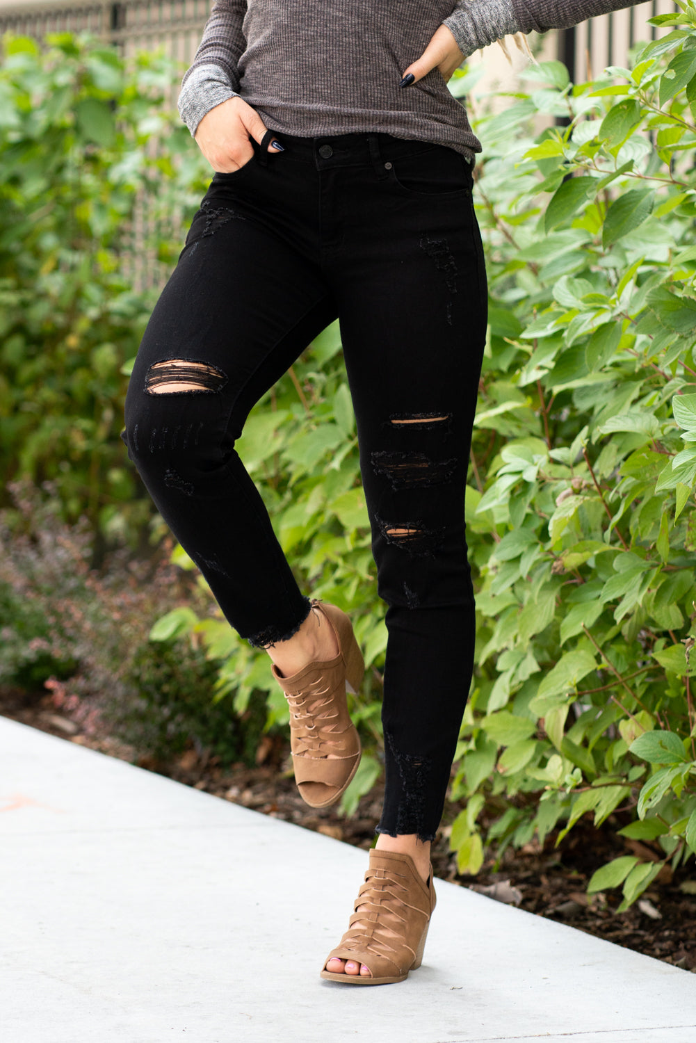 KanCan Jeans Color: Black Cut: Skinny, 27" Inseam Rise: Mid-Rise, 8.5" Front Rise 50% COTTON , 28% POLYESTER , 21% RAYON , 1% SPANDEX Stitching: Classic Fly: Zipper Style #: KC5056BK Contact us for any additional measurements or sizing.  