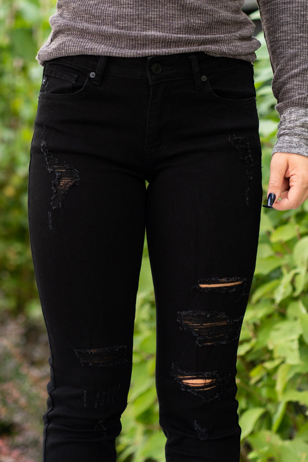 KanCan Jeans Color: Black Cut: Skinny, 27" Inseam Rise: Mid-Rise, 8.5" Front Rise 50% COTTON , 28% POLYESTER , 21% RAYON , 1% SPANDEX Stitching: Classic Fly: Zipper Style #: KC5056BK Contact us for any additional measurements or sizing.  